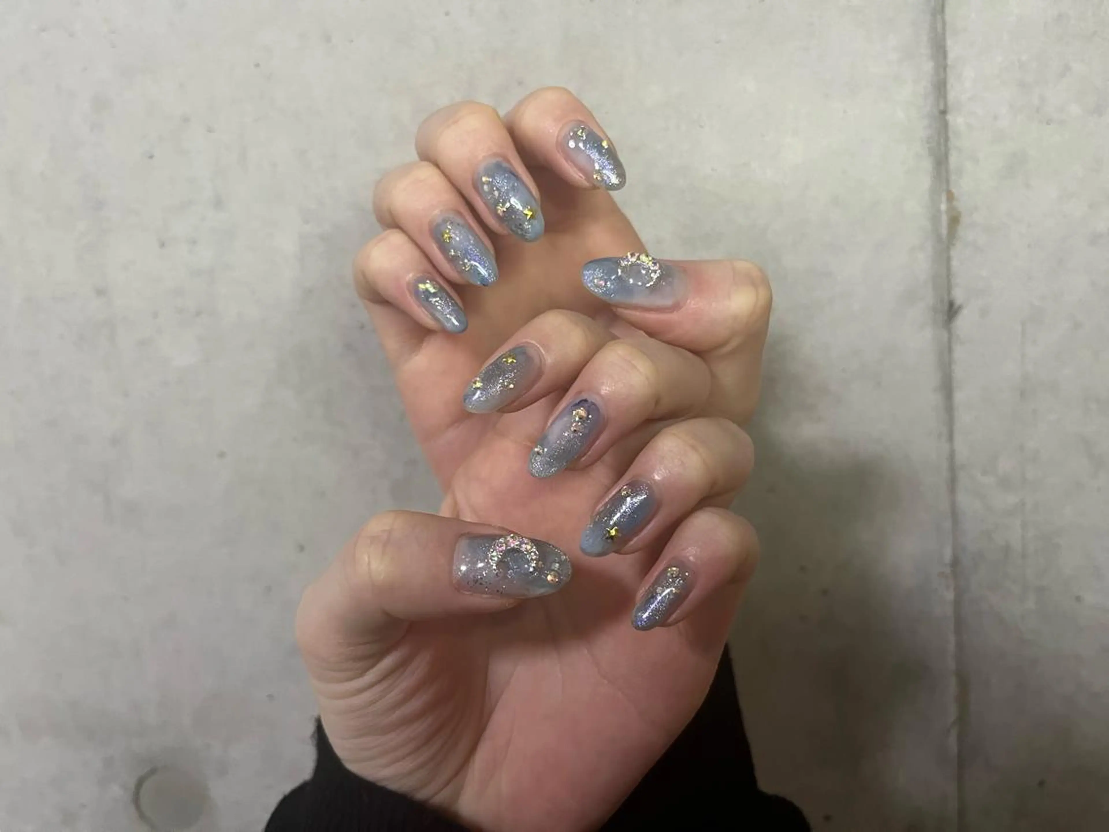 ネイル キラキラネイル ニュアンスネイル ハンドネイル pyoru shihoriのヘアスタイル