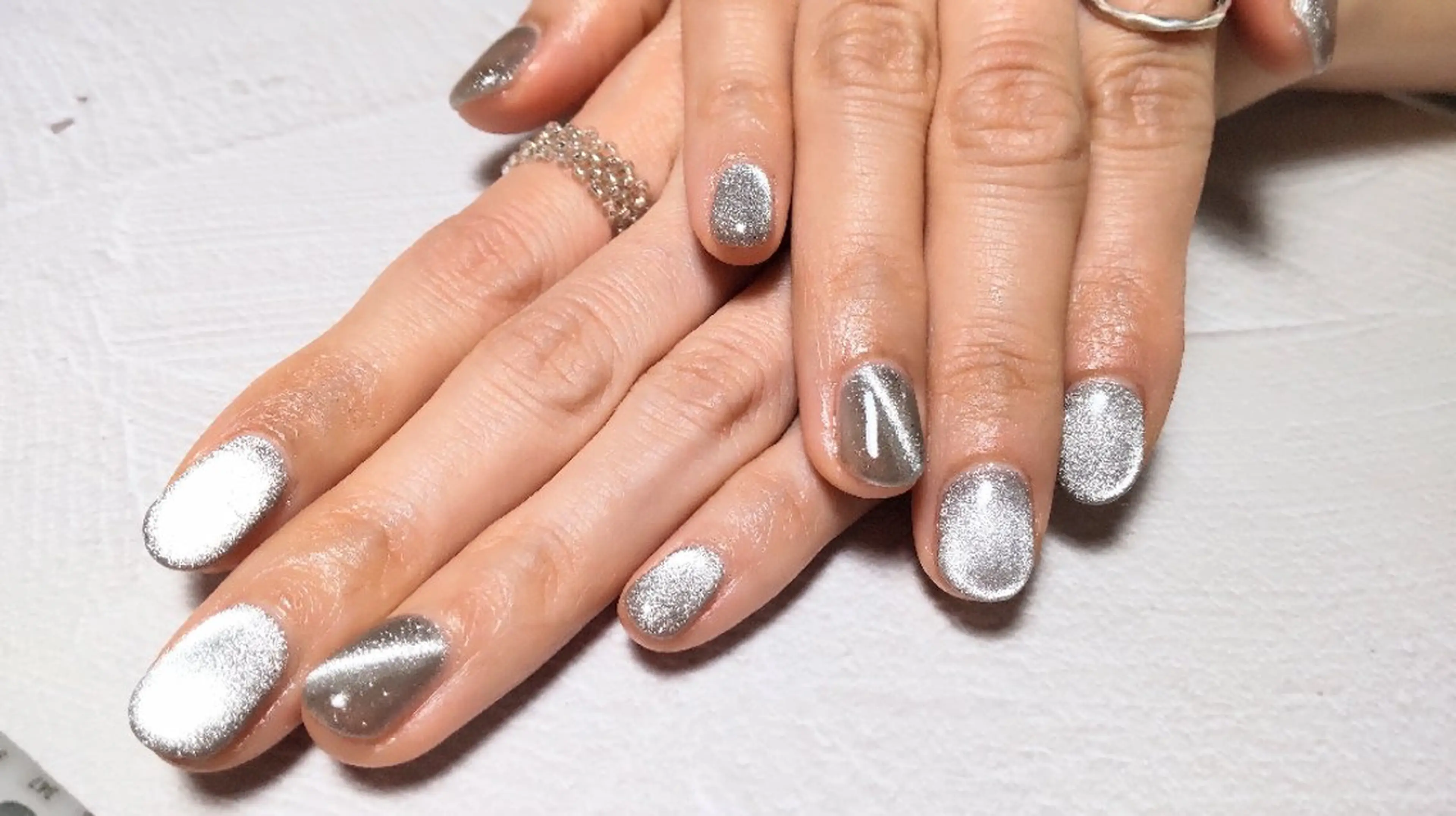 ネイル キラキラネイル マグネットネイル シルバー ハンドネイル MIURA＊ HIROKOのネイルデザイン