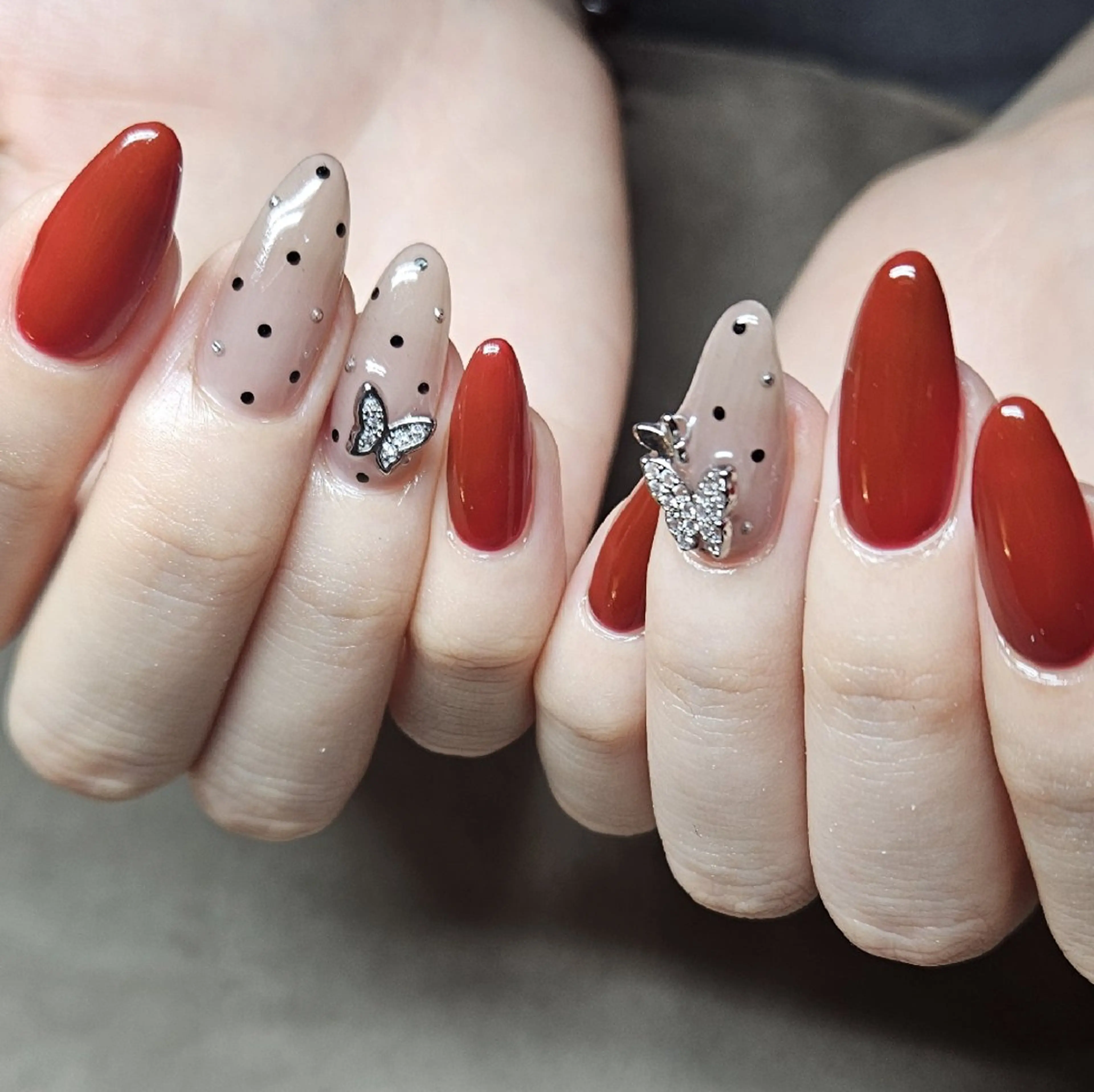 ネイル ドット ハンドネイル 山田 貴子のネイルデザイン