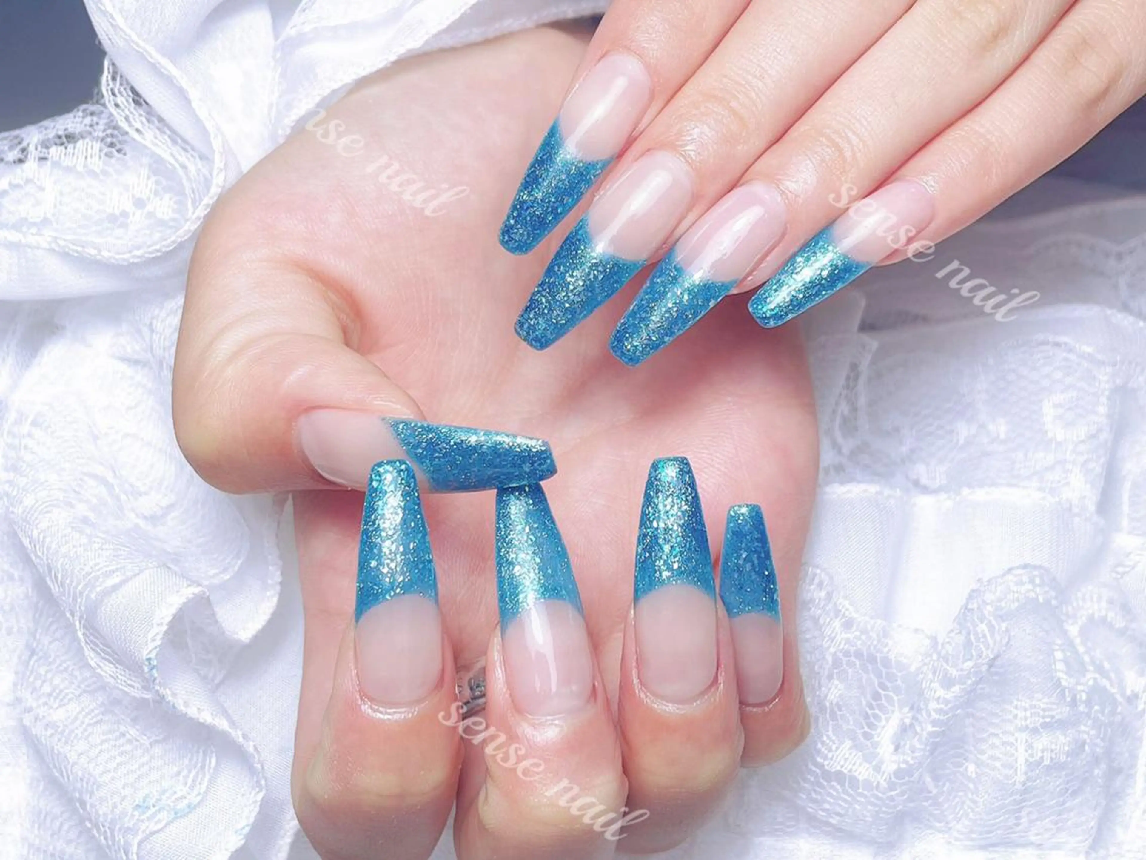 ネイル Queening 🦋のネイルデザイン