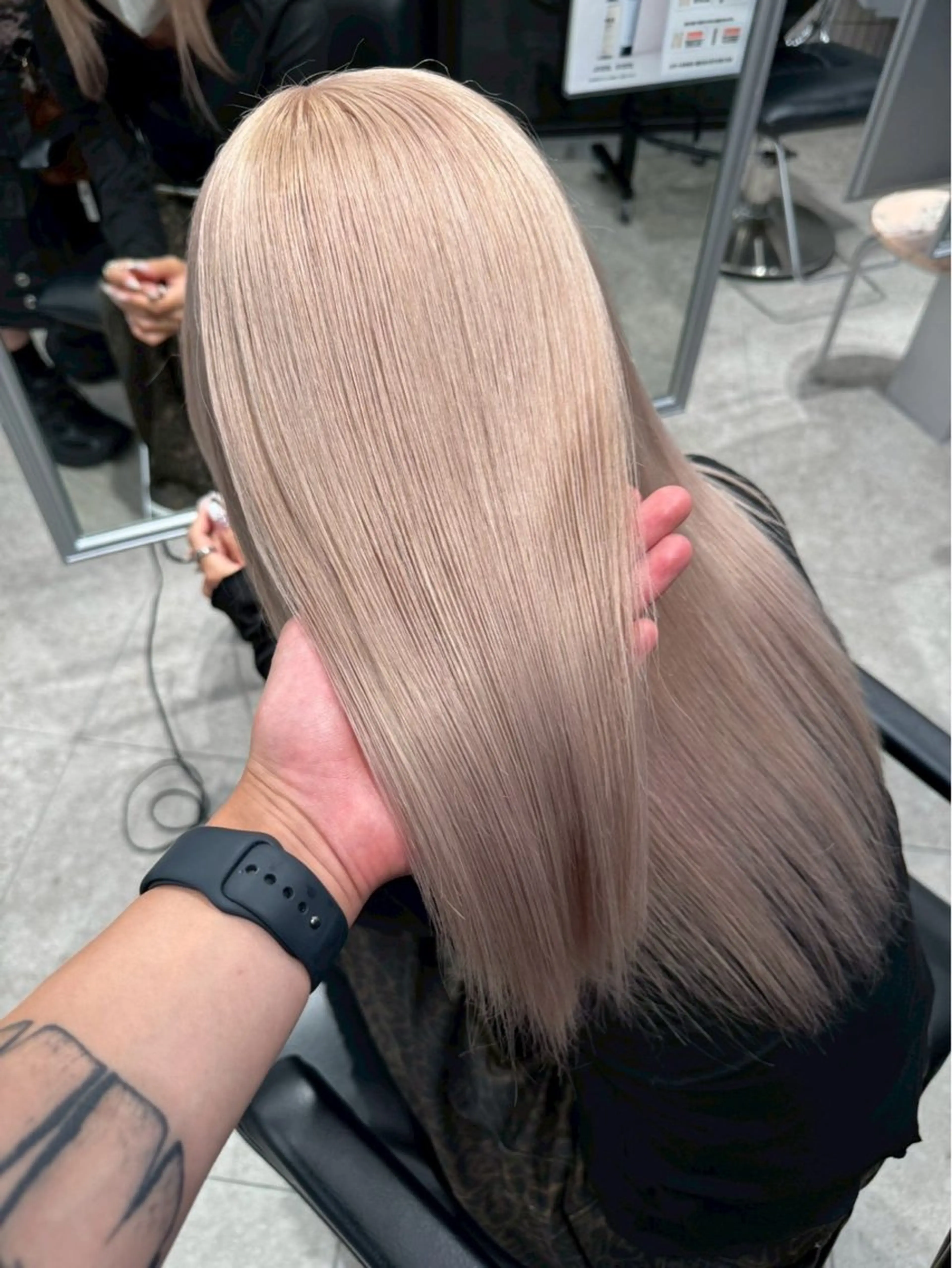 カラー PELE/ハイトーン /アズマタイチのヘアスタイル