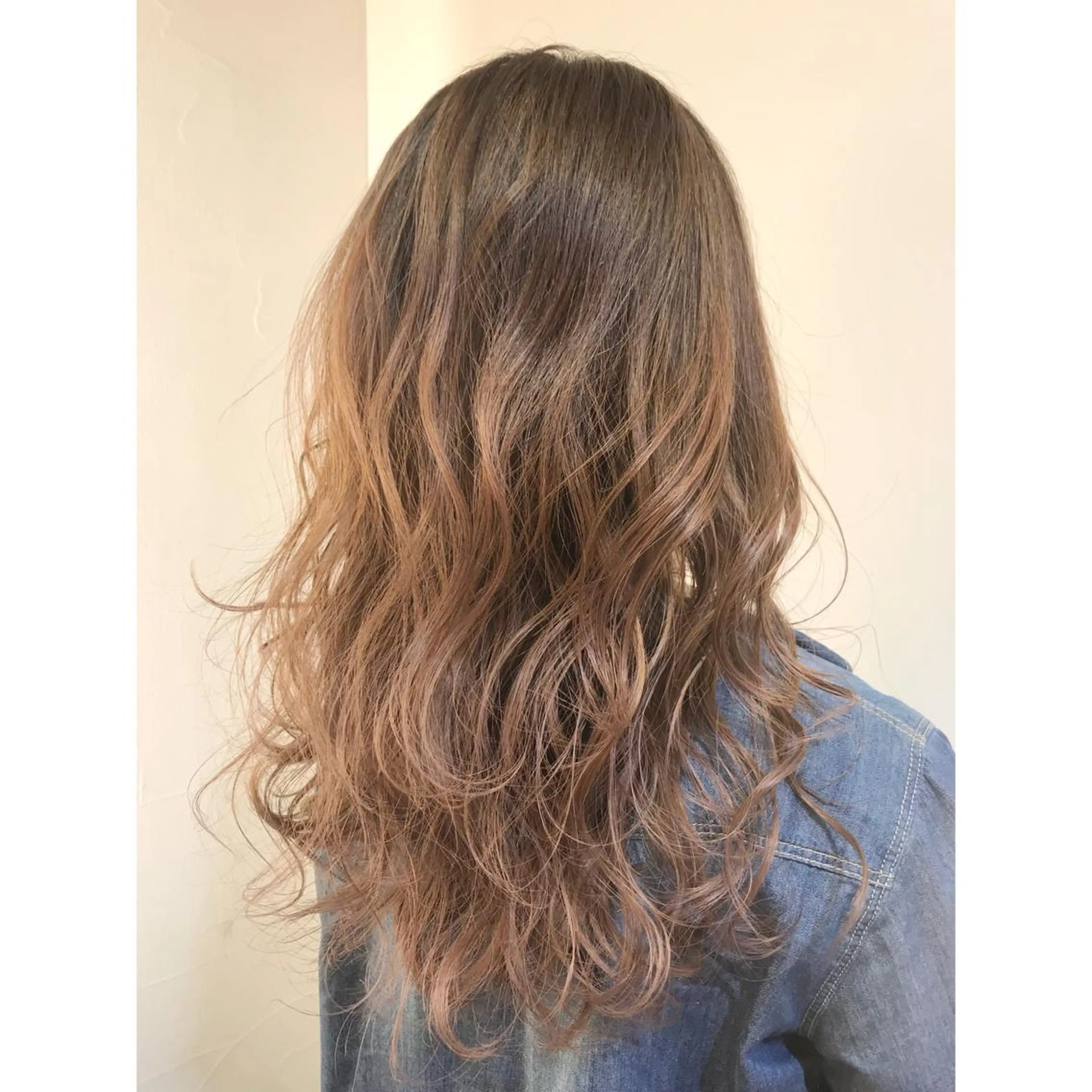 ロング カラー ヘアアレンジ バレイヤージュ ブリーチ ブラウンカラー グラデーションカラー ハイライトカラー シアーベージュニスト 🥣大石亜里紗のヘアスタイル