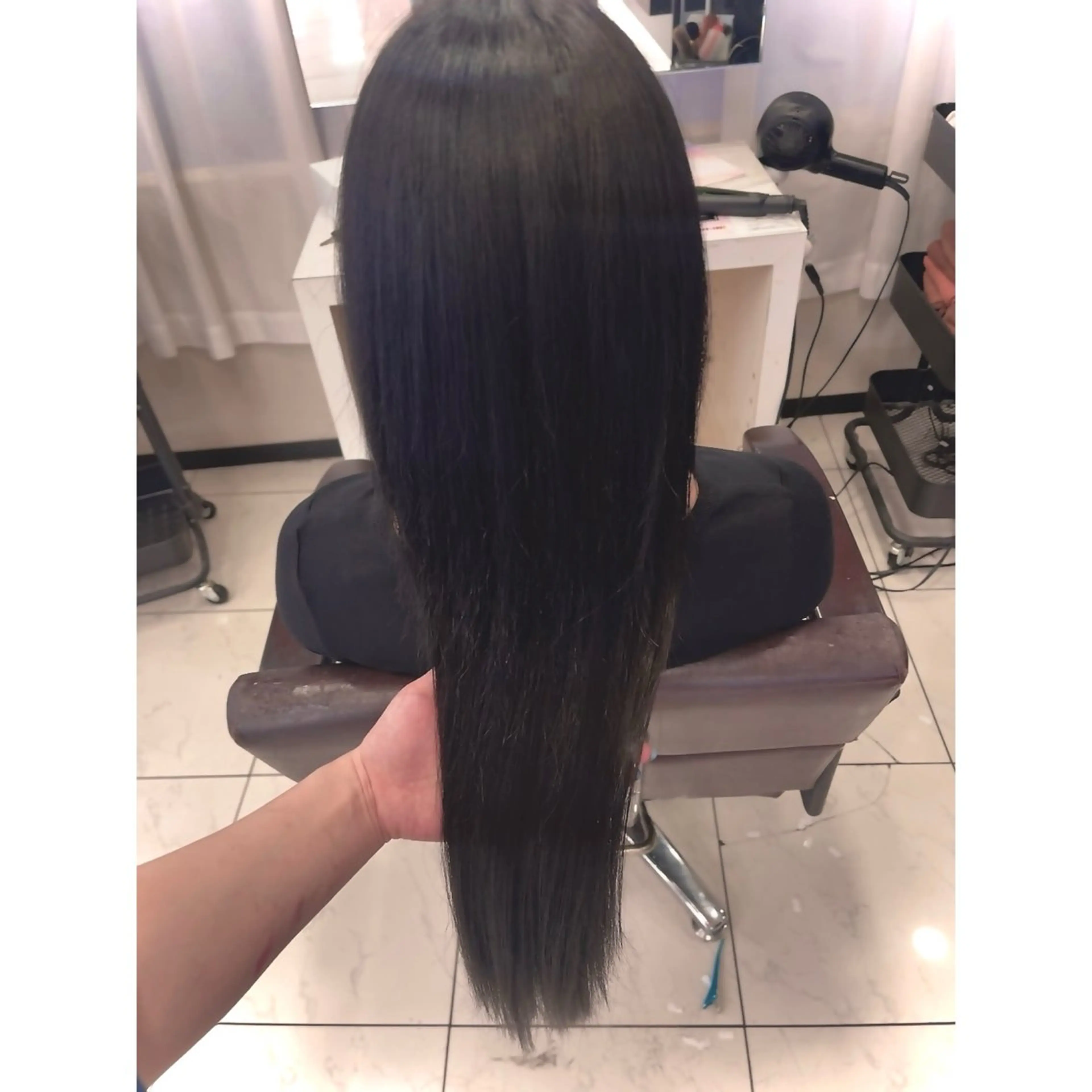 ロング カラー ヘアアレンジ シールエクステ バレイヤージュ ベージュカラー ブリーチ ケアブリーチ M. KANAのヘアスタイル