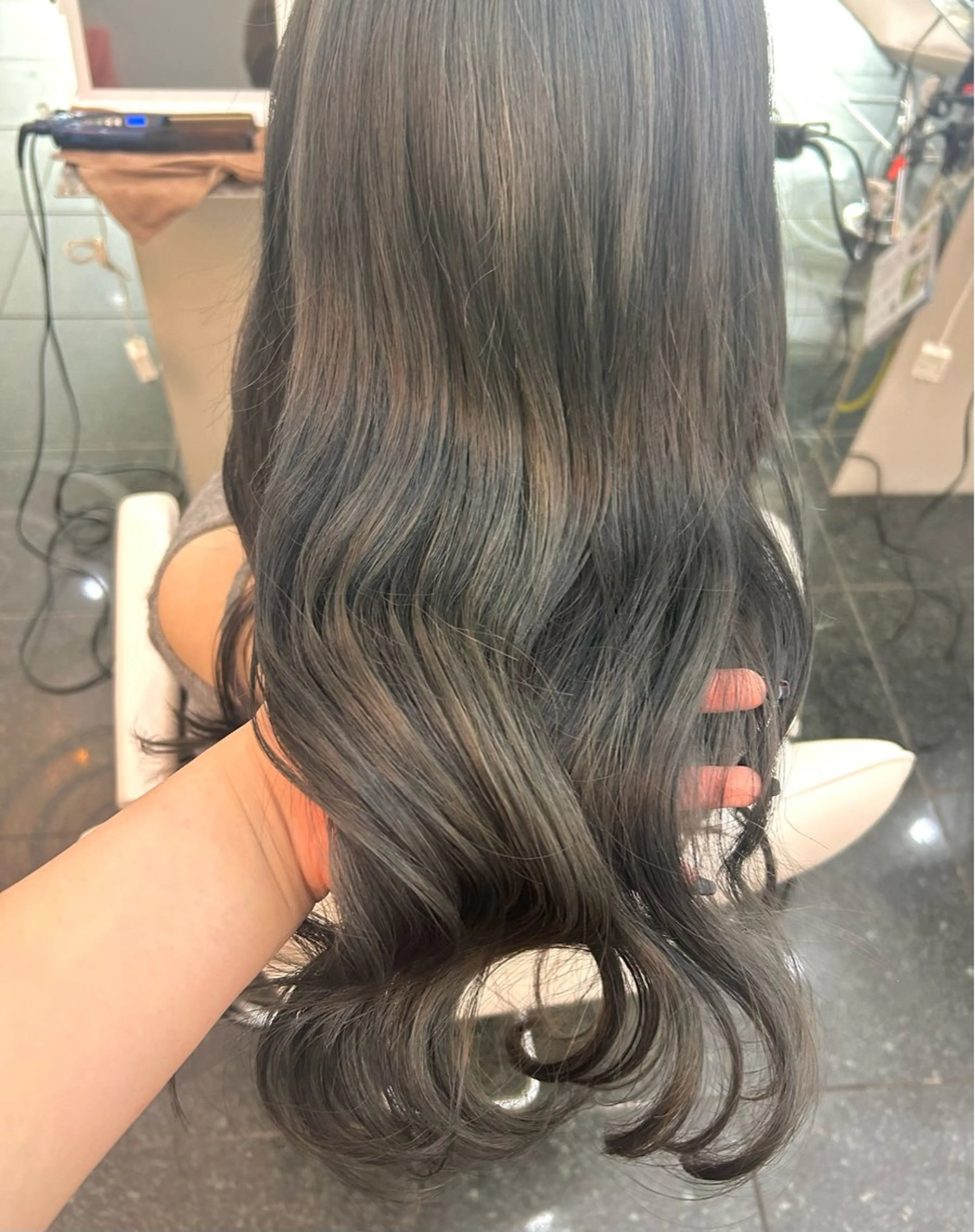 ロング カラー グレージュ オリーブグレージュ オリーブグレー ヘアカラー ガーリー×韓国🎀 ⟡.·天野結良⟡.·のヘアスタイル