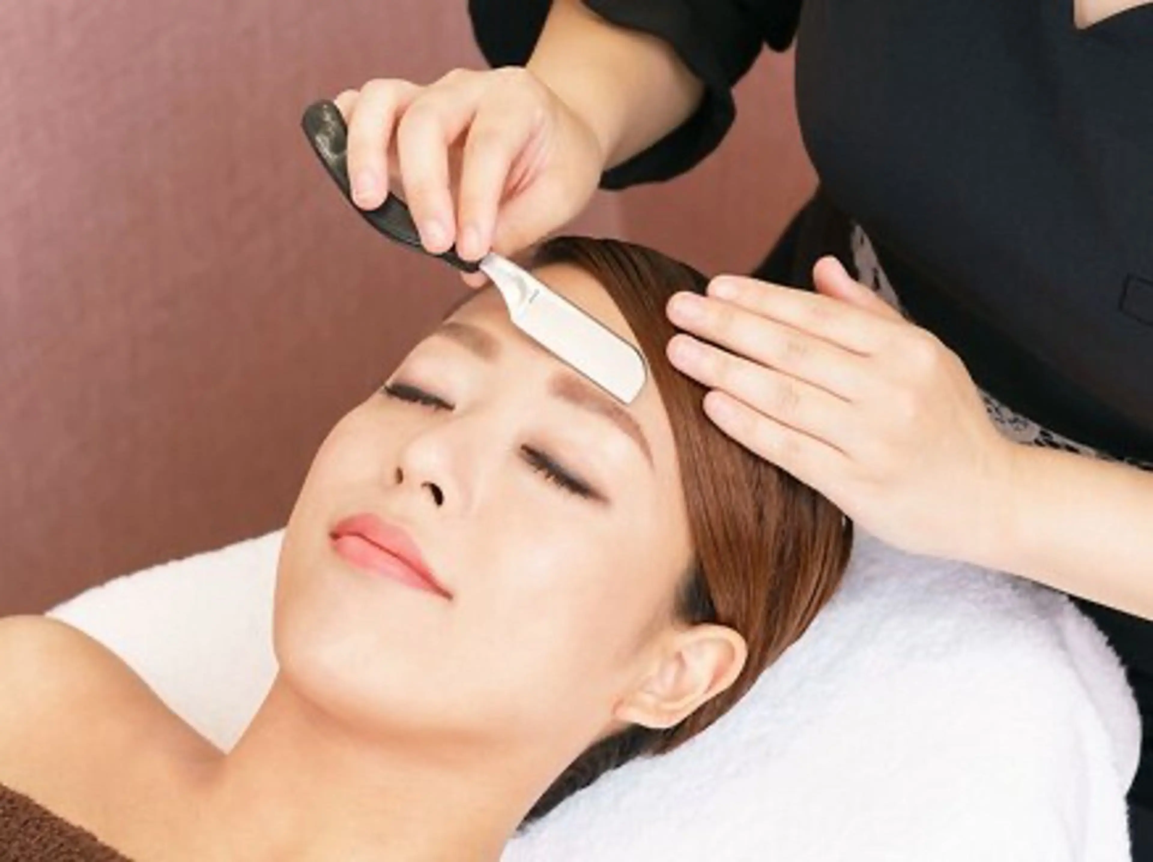 【フェイスシェービング】60分（トレーニングメニュー）の写真