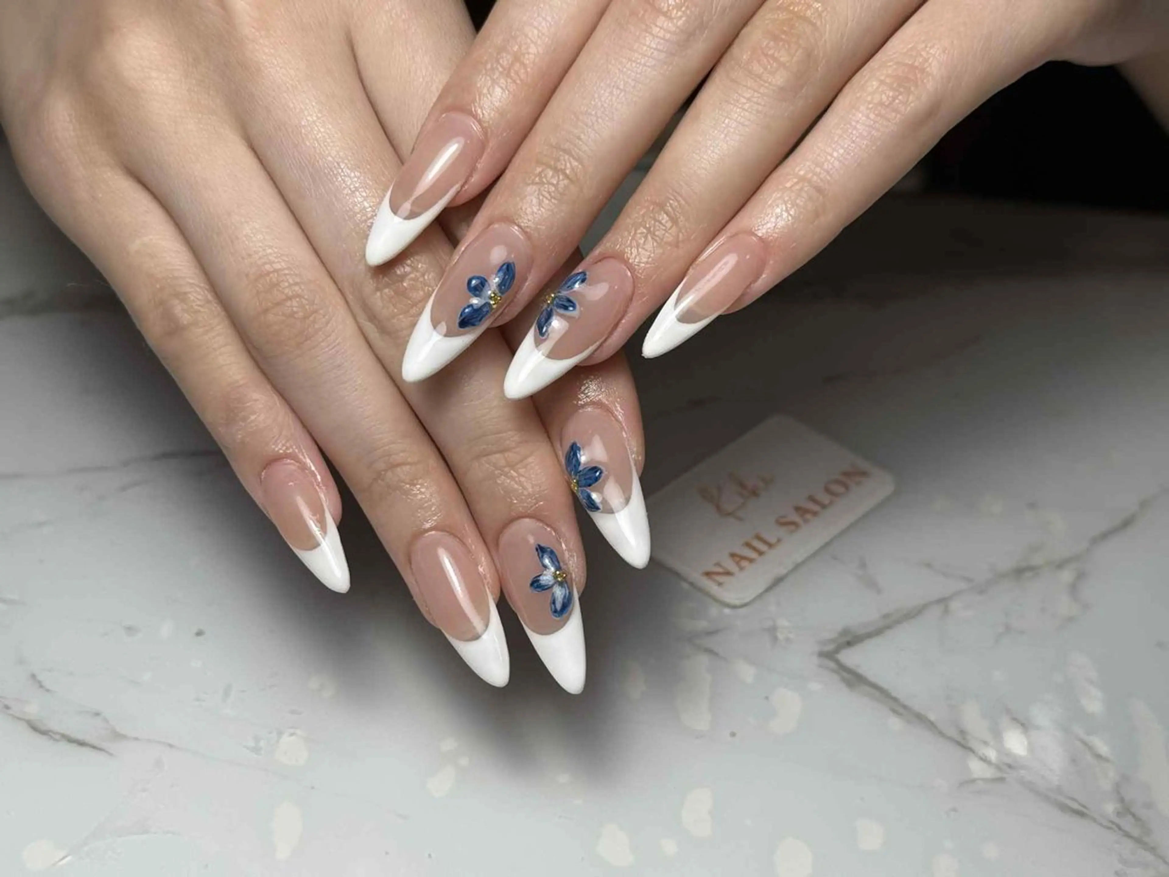 ネイル アートネイル フレンチネイル ジェルネイル グラデーション 韓国ネイル ハンドネイル 💕鈴木ユリ パラジェル/オフ無料のネイルデザイン