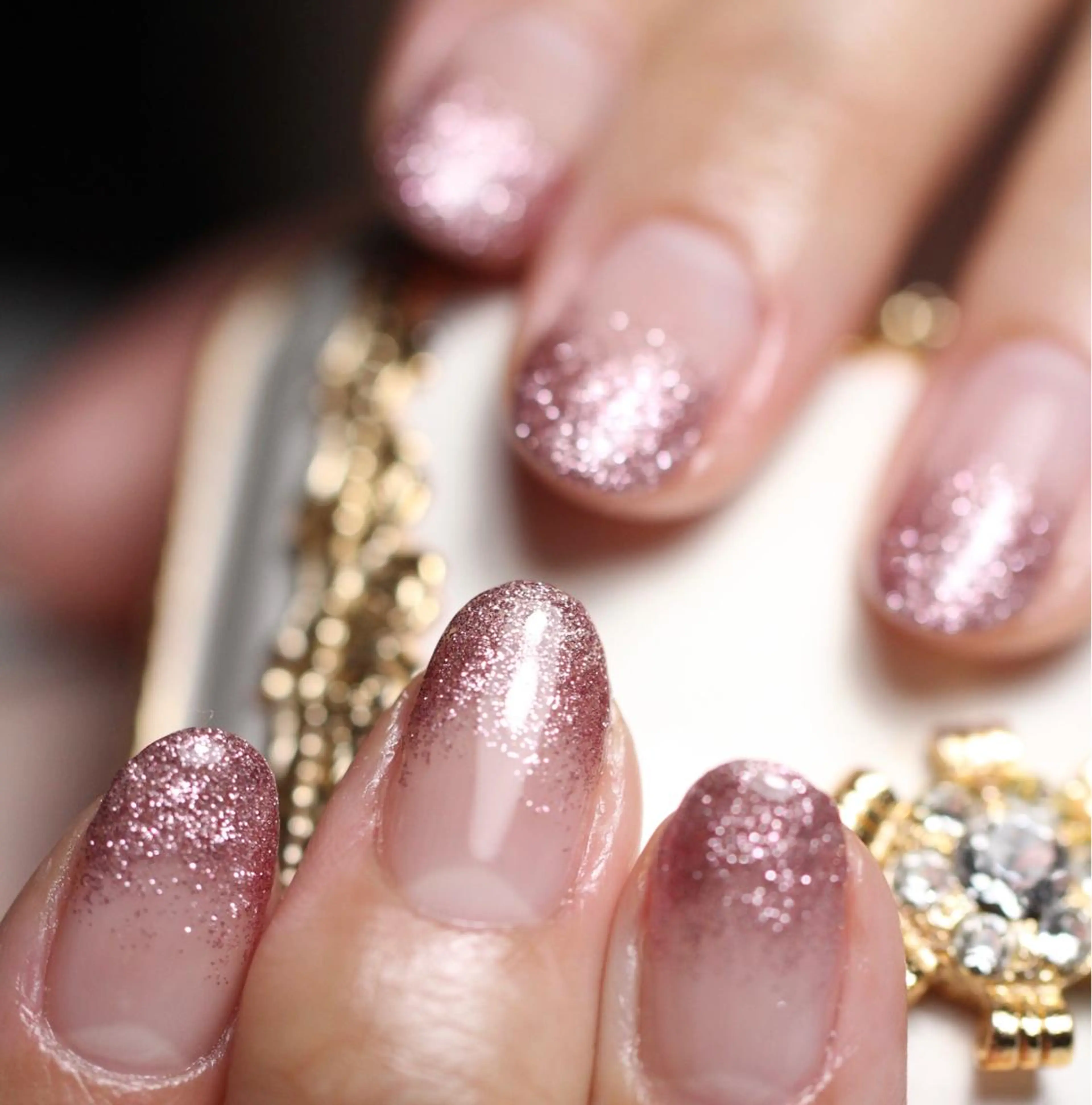 ネイル グラデーション ラメ(グリッター) ラメグラデーション スカルプネイル ママリンド　志村坂上店所属・しみ えんのネイルデザイン