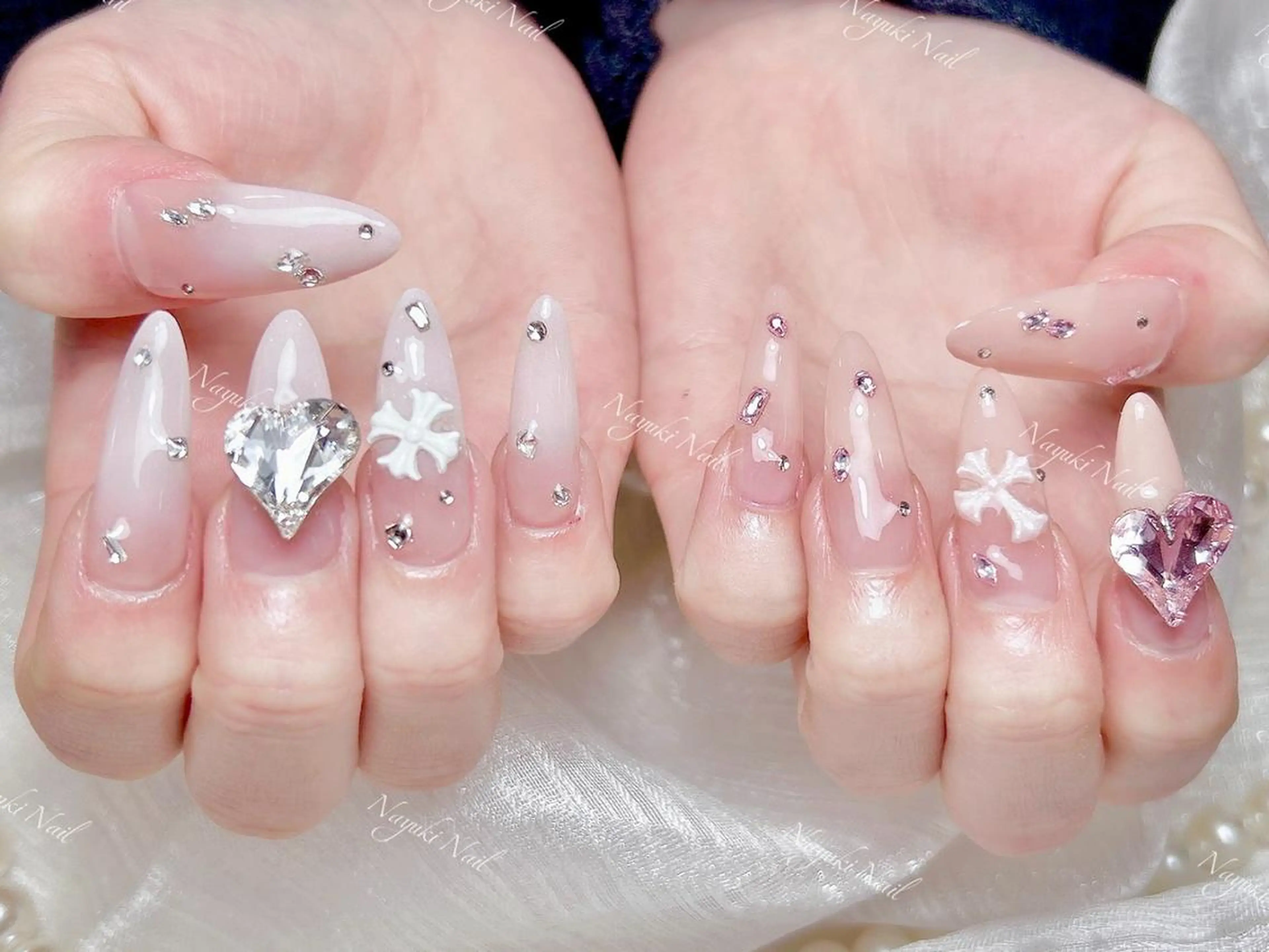 ネイル 🦋 Queenieのネイルデザイン