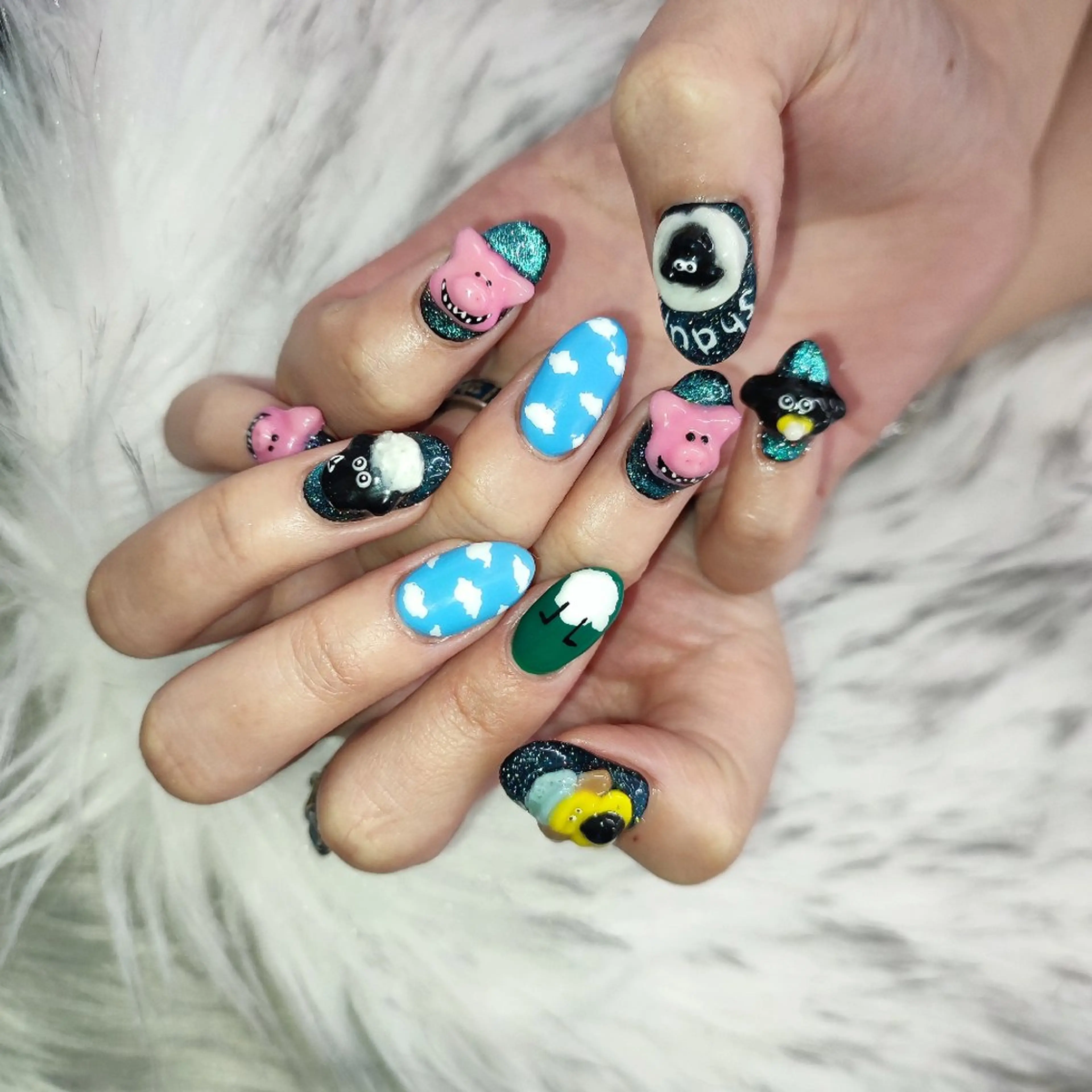 ネイル ハンドネイル RUNWAY 　　の眉毛・アイブロウイメージ