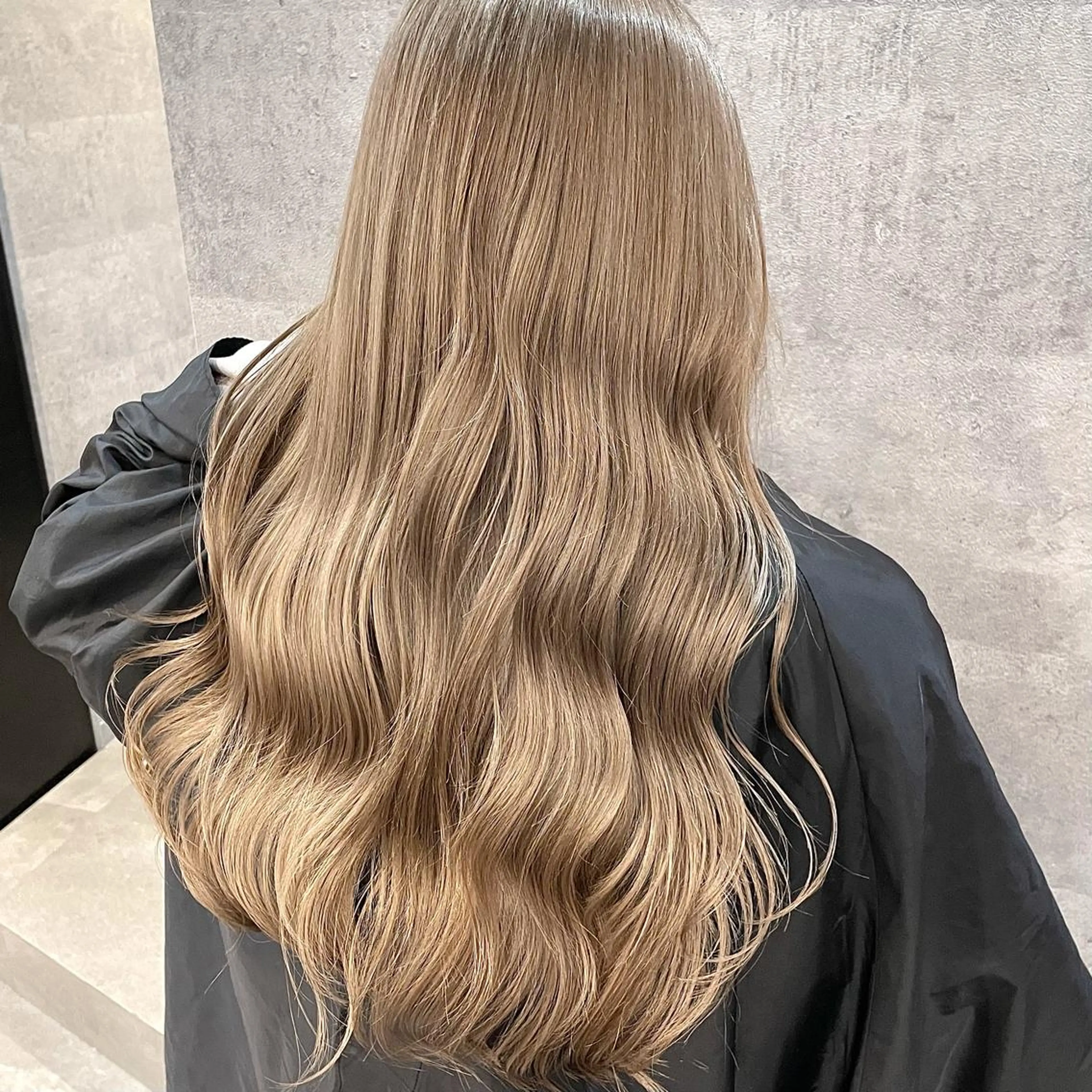 ロング カラー ベージュカラー ミルクティーベージュ ✨MiL✨ ✨心斎橋✨のヘアスタイル