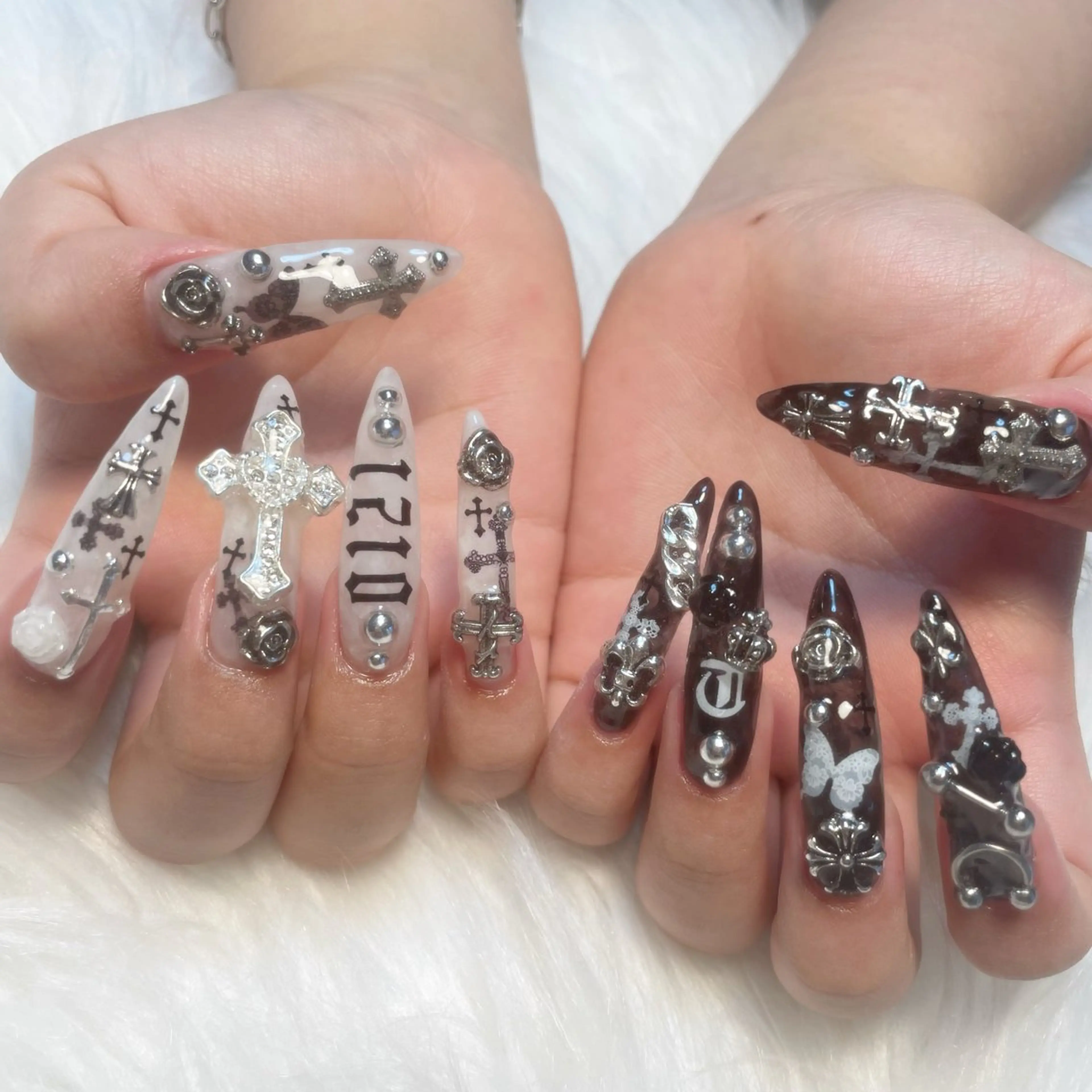 ネイル ハンドネイル ゴテゴテ💙ワンホン リオナのネイルデザイン