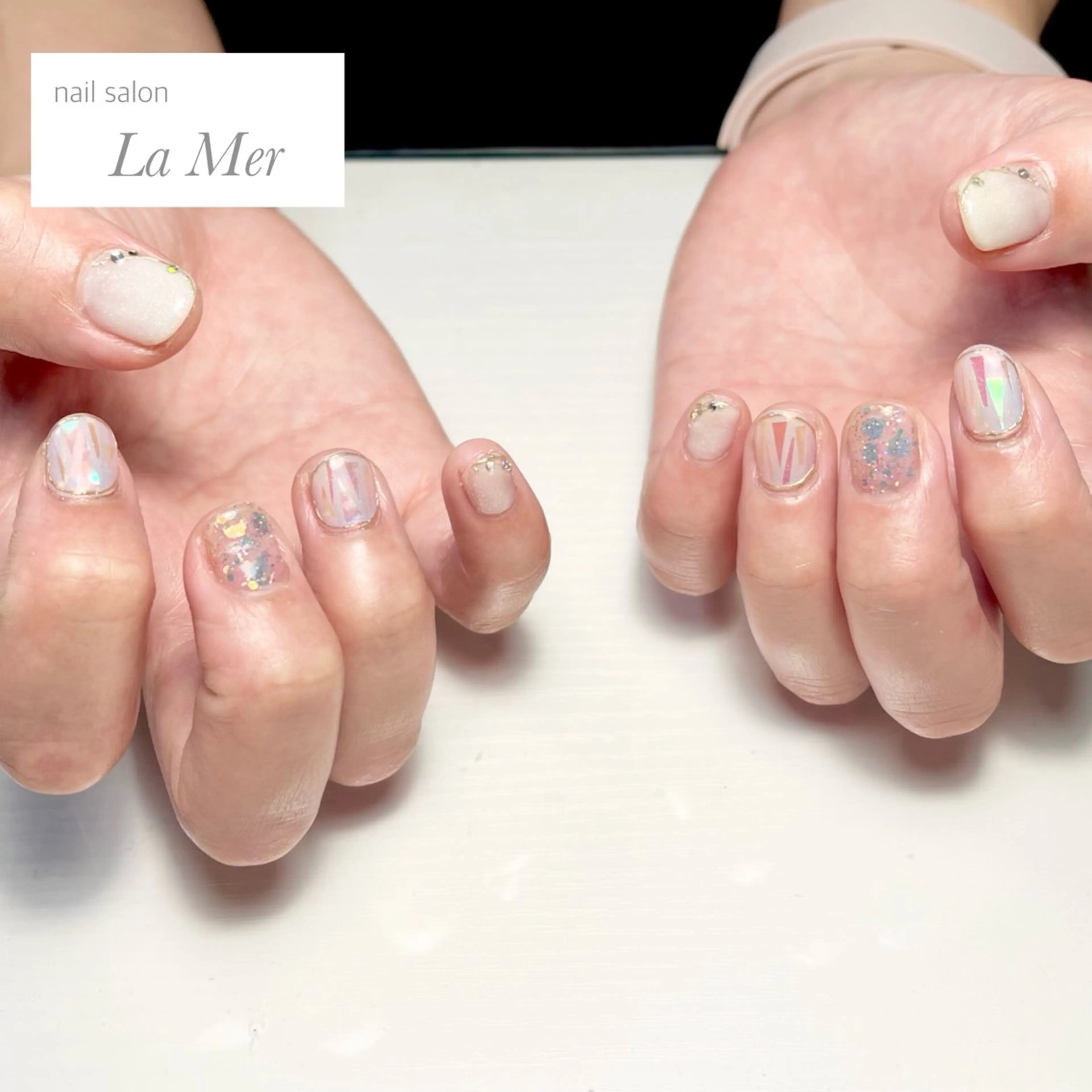 ネイル オーロラネイル オフィスネイル ピンク シンプルネイル 春ネイル ハンドネイル nailsalon La Merのネイルデザイン