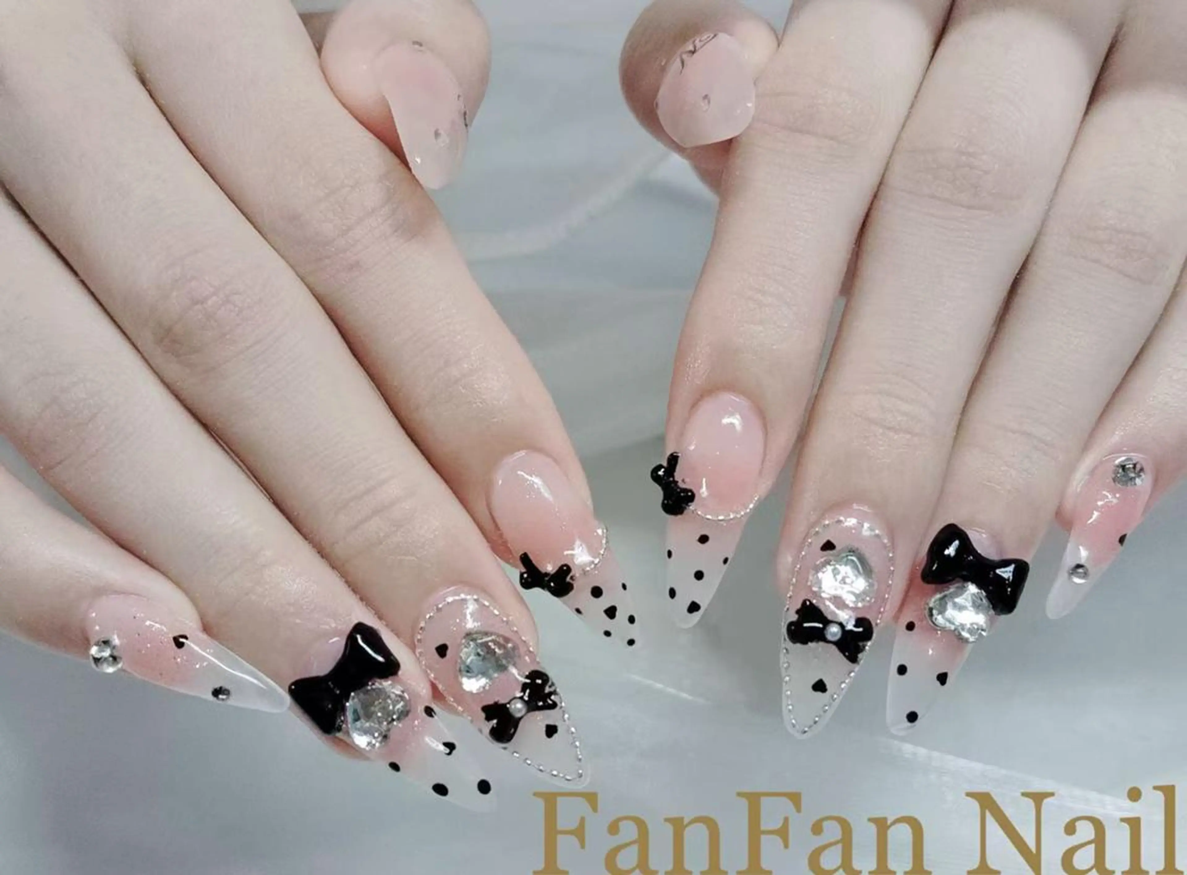 ネイル アートネイル オーロラネイル ガーリー キラキラネイル 韓国ネイル ハンドネイル KaKa FanFanNailのネイルデザイン