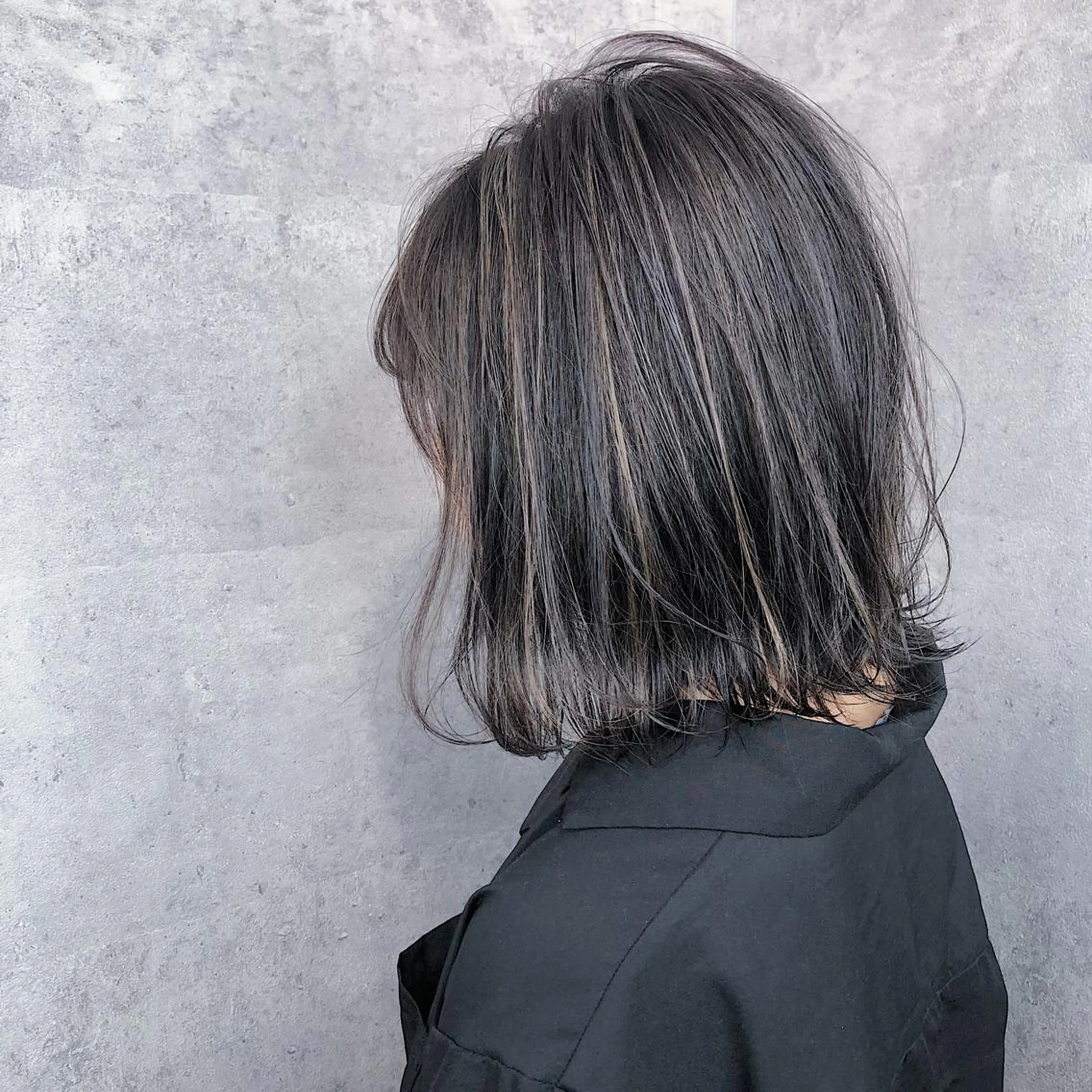 ミディアム カラー _WHITE 天王寺のヘアスタイル