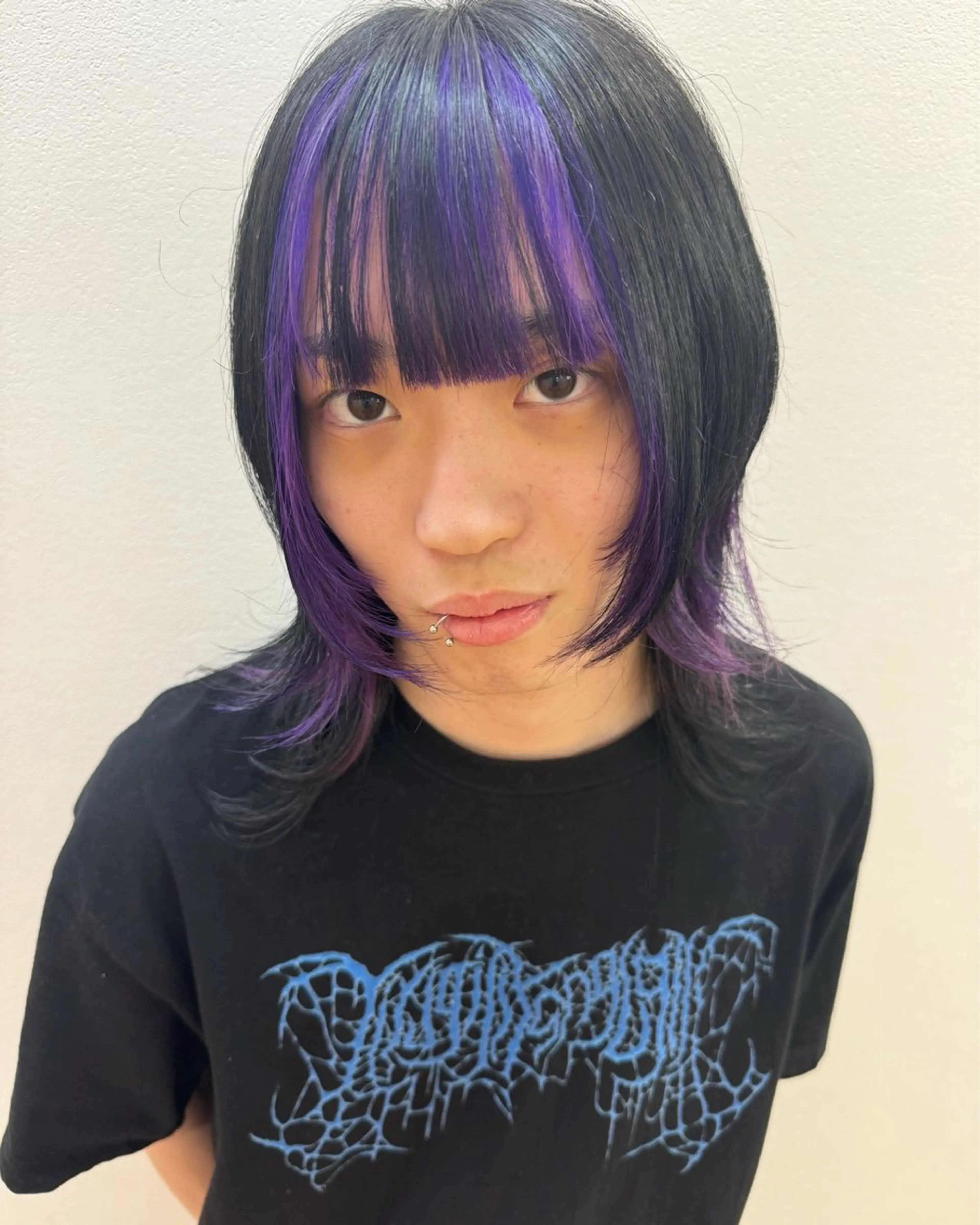 ミディアム カラー ミストバング  フェイスフレーミング パープルカラー ウルフカット カット ヘアカラー 佐々木 有彩のヘアスタイル