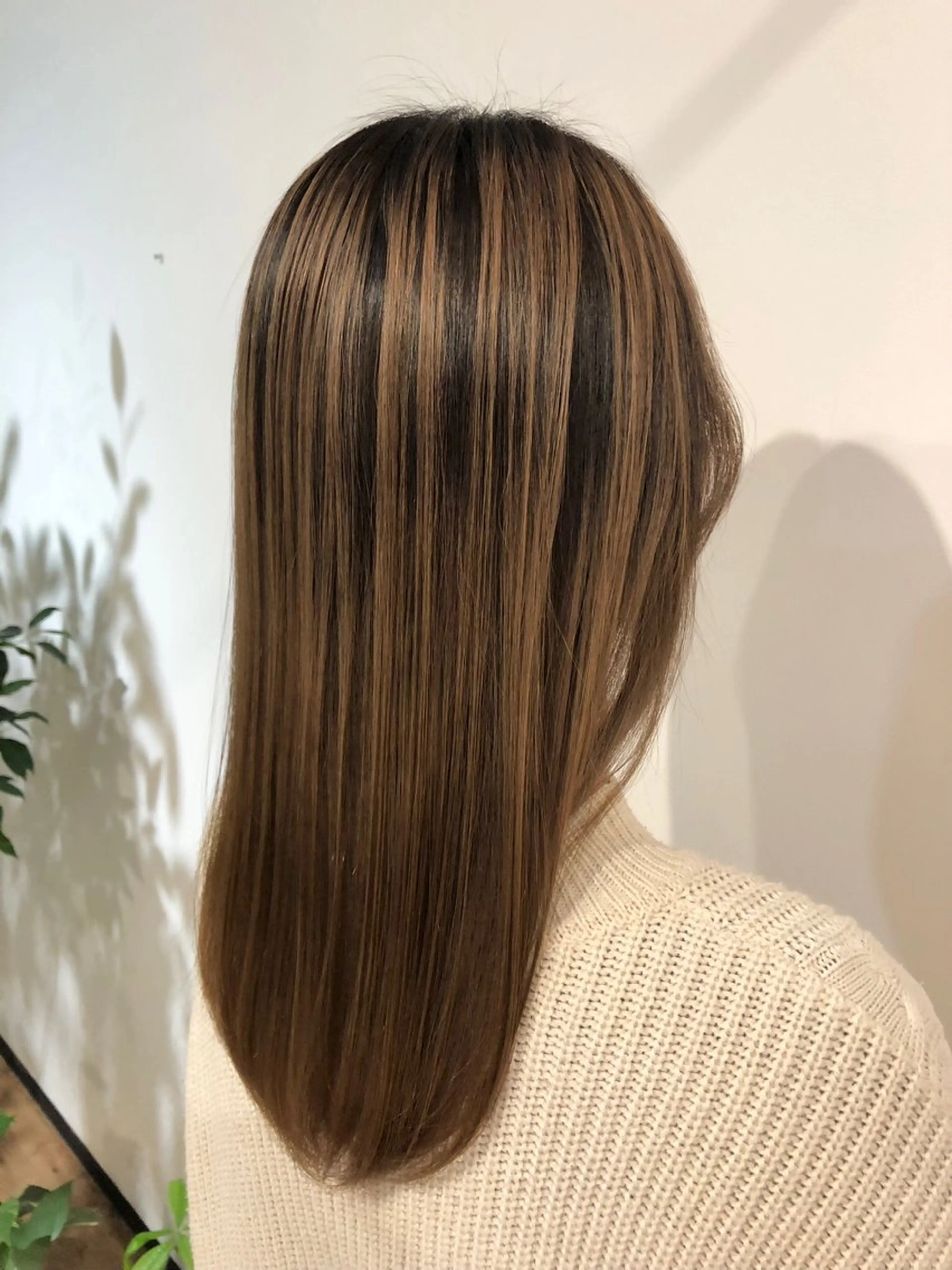 ロング カラー トップ スタイリストのヘアスタイル