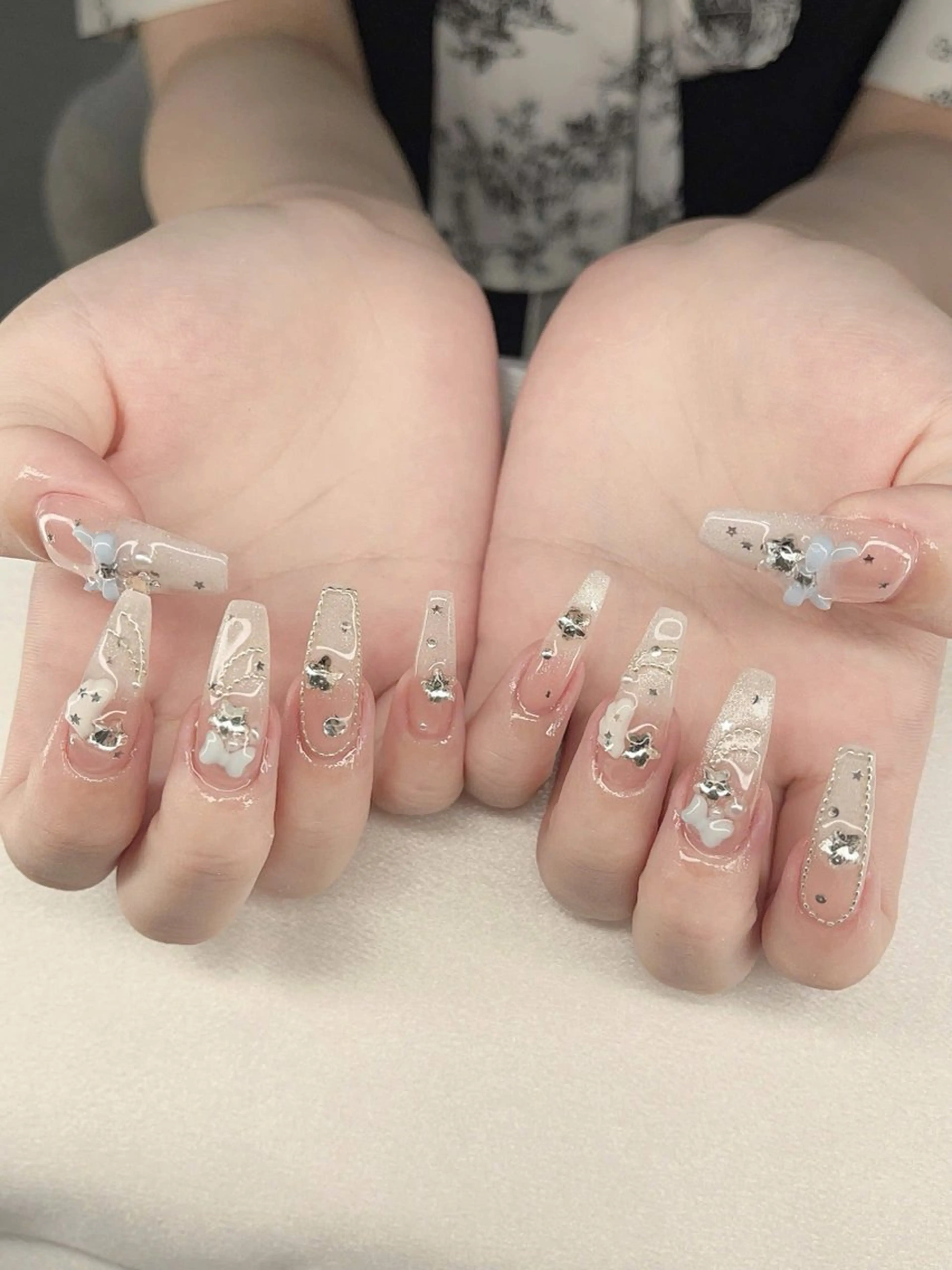 ネイル アニマル柄 オーロラネイル チークネイル フラッシュネイル ジェルネイル Lyna 池袋のネイルデザイン