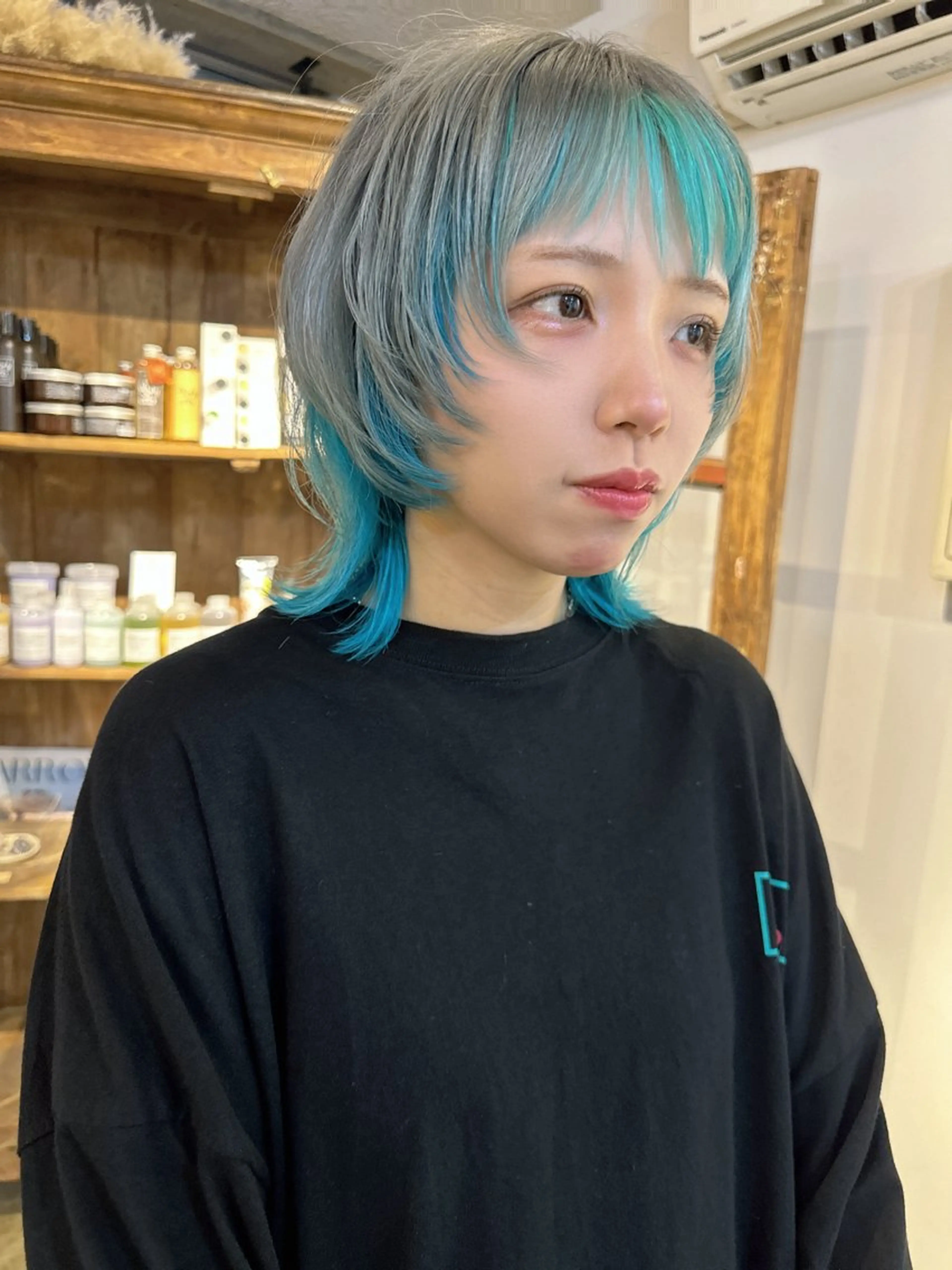 ミディアム カラー くびれヘア 顔周りカット ウルフカット カット ヘアカラー トリートメント 小野江 祐李のヘアスタイル