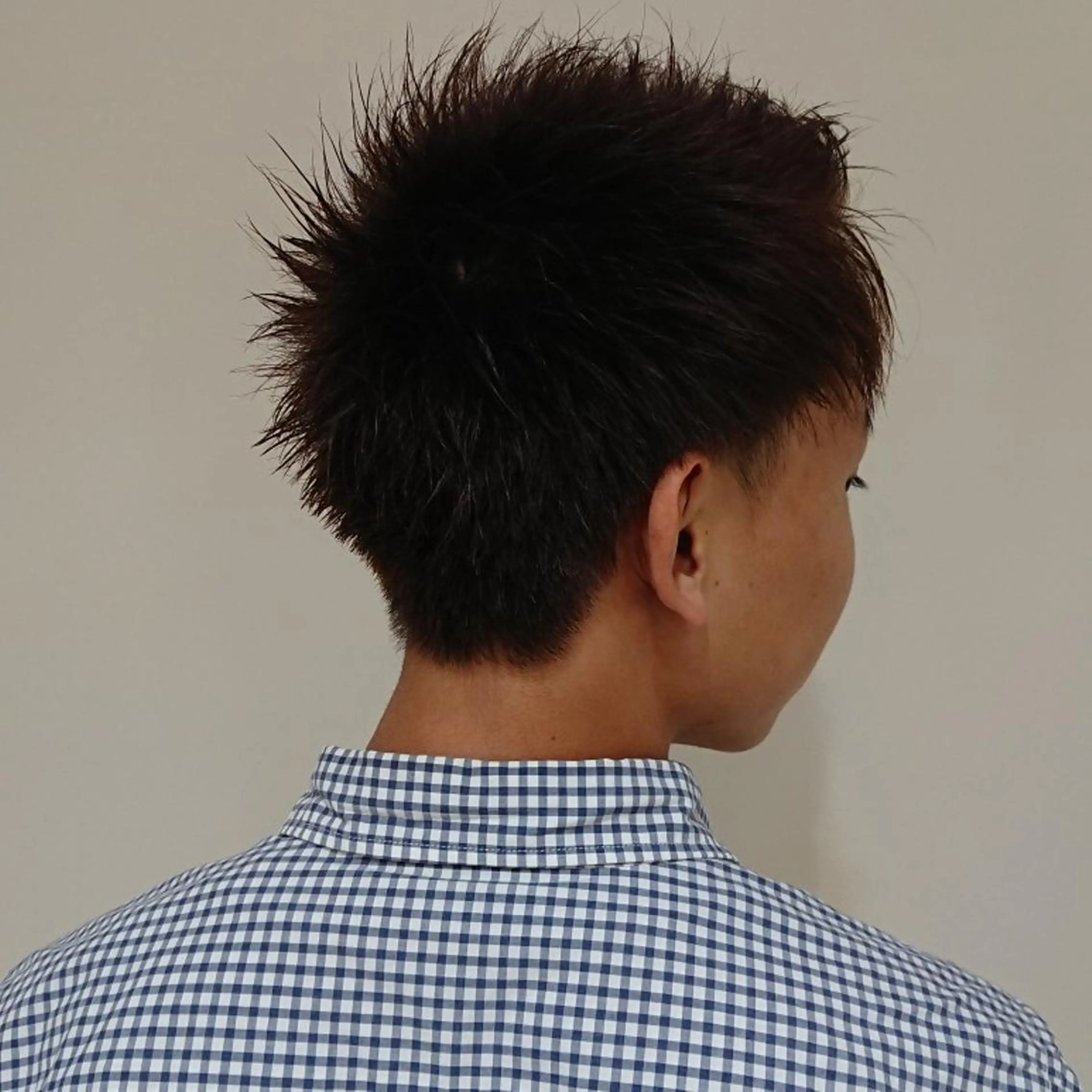 メンズ カラー ブリーチ/ヘアケア/ 艶髪/イギチハルのヘアスタイル