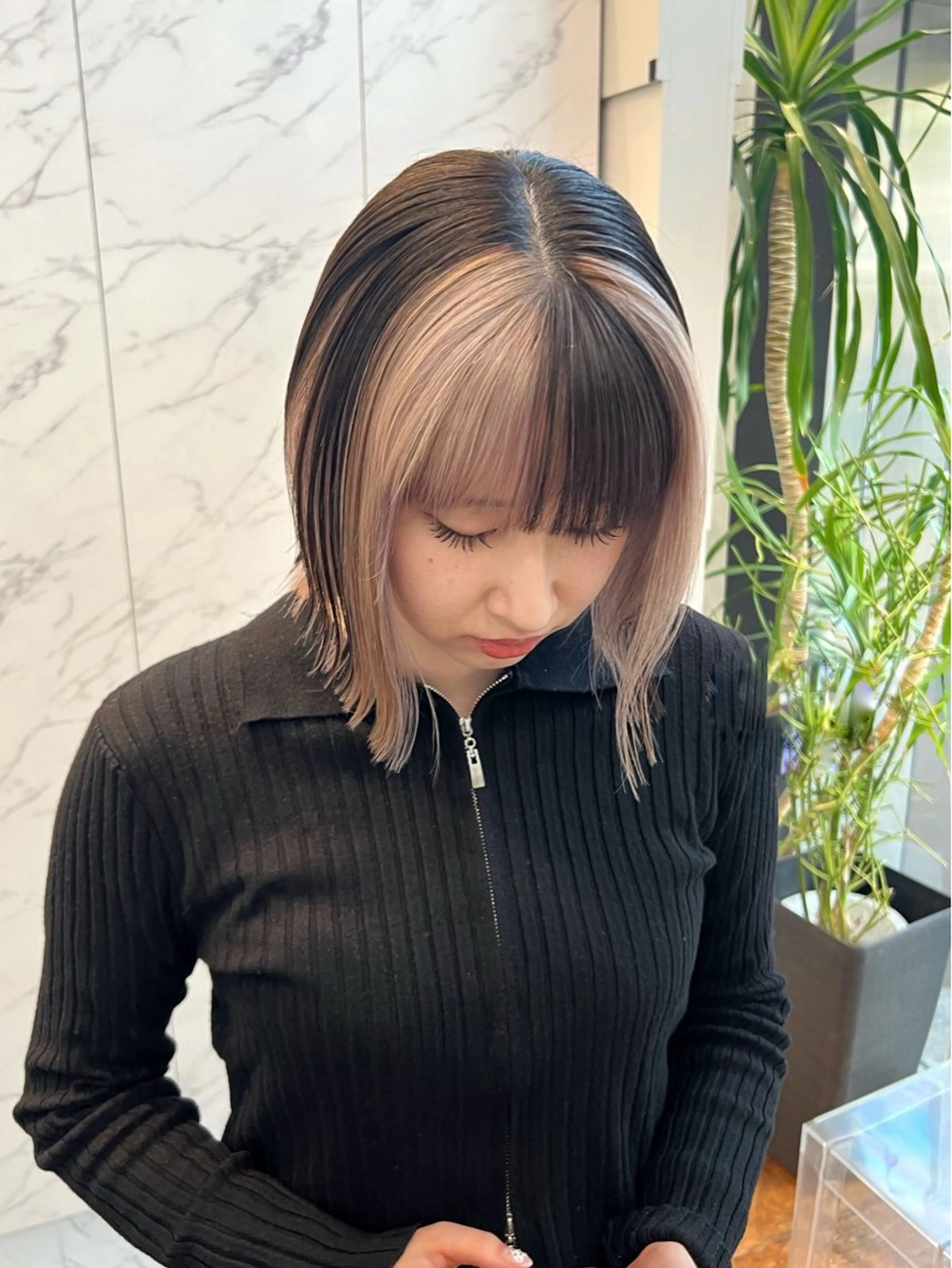 ショート カラー ブリーチ ボブ 柏木 彩花のヘアスタイル