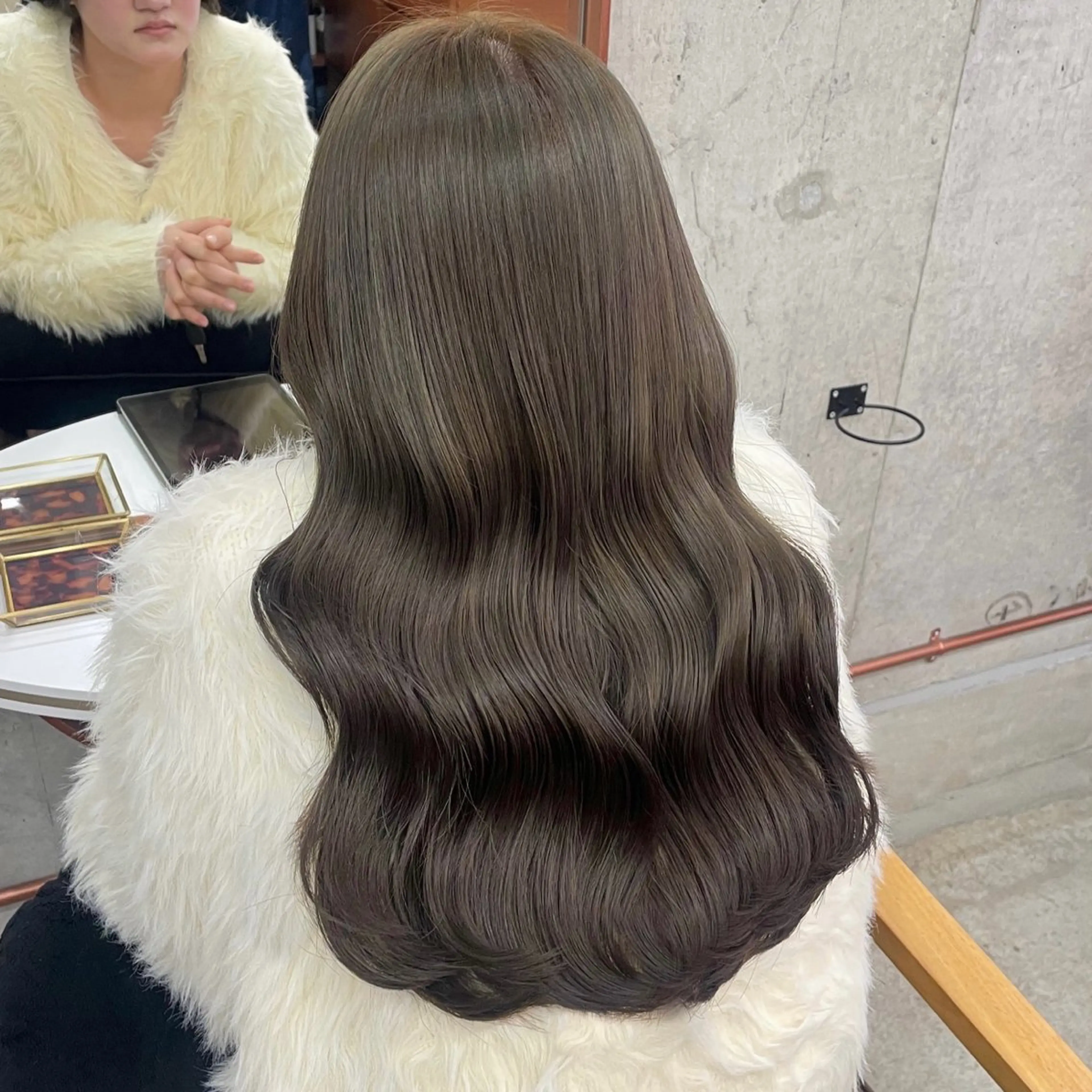 ロング カラー ベージュカラー オリーブベージュ カット ヘアカラー トリートメント noii / 伊藤 愛莉のヘアスタイル