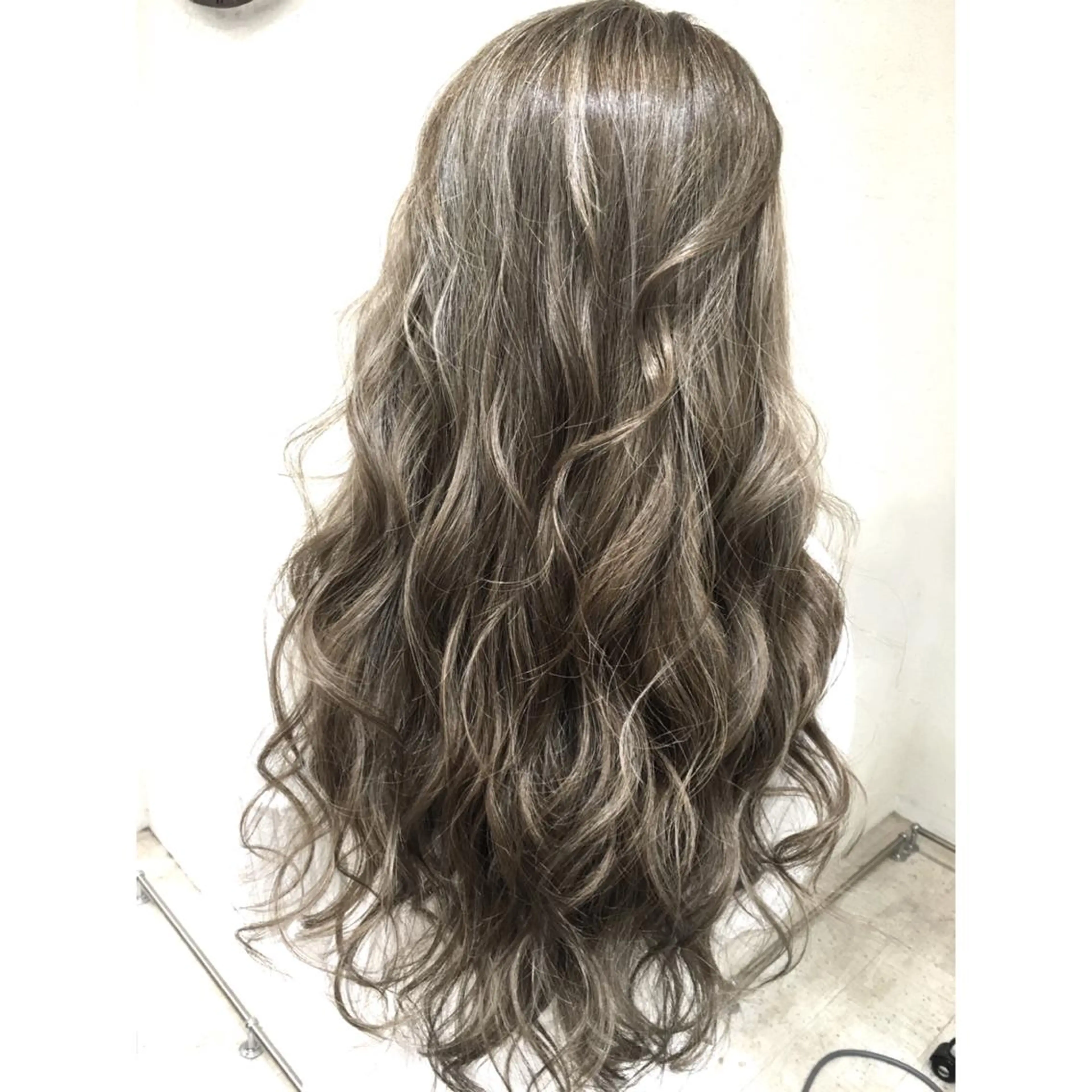 ロング カラー ハイライトカラー 3Dハイライト ハイライト ヘアカラー トリートメント 井上 一平のヘアスタイル