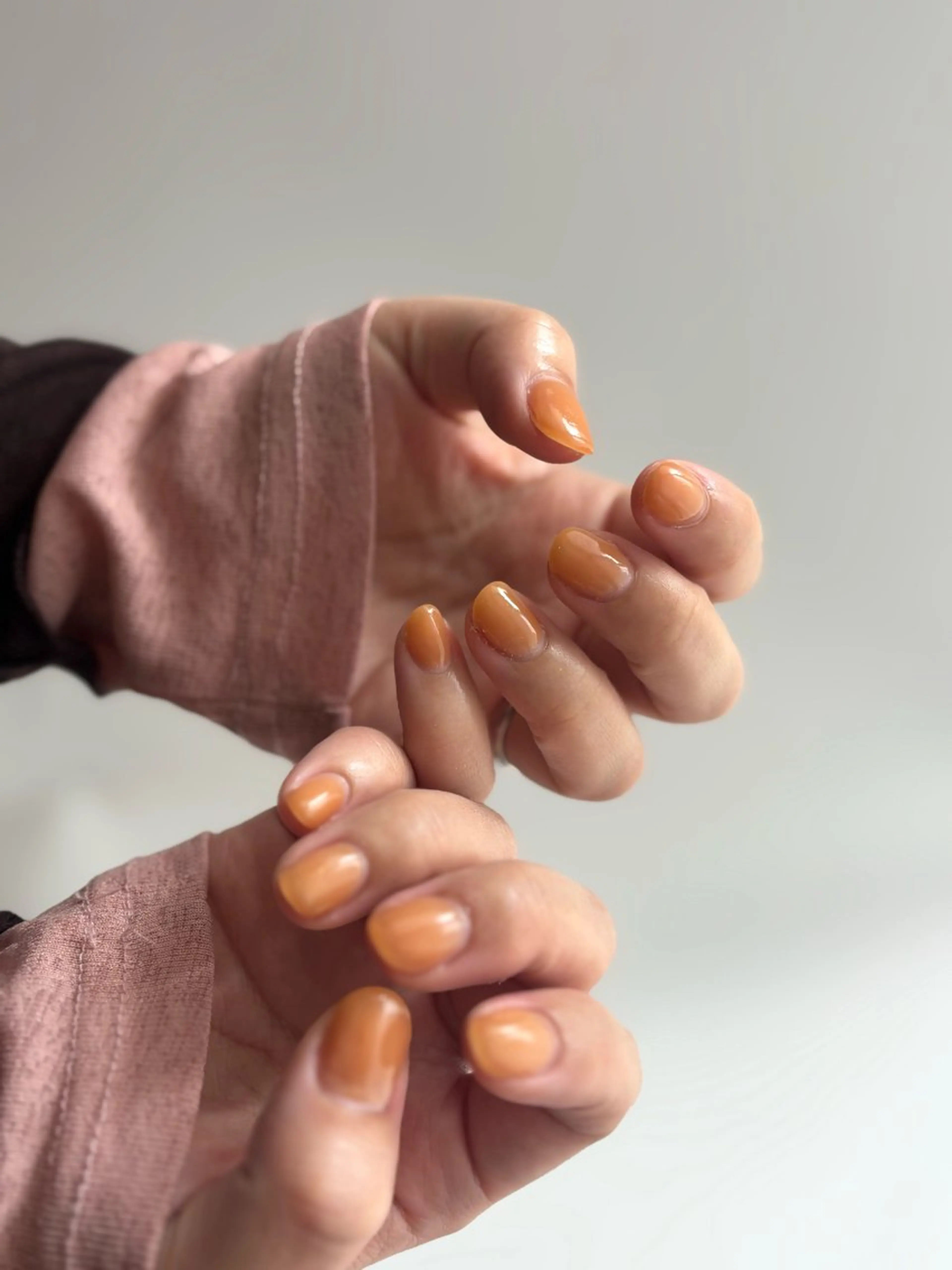 ネイル ワンカラーネイル オレンジ ピンク ホワイト ハンドネイル Elio所属・Elio 国泰寺のネイルデザイン