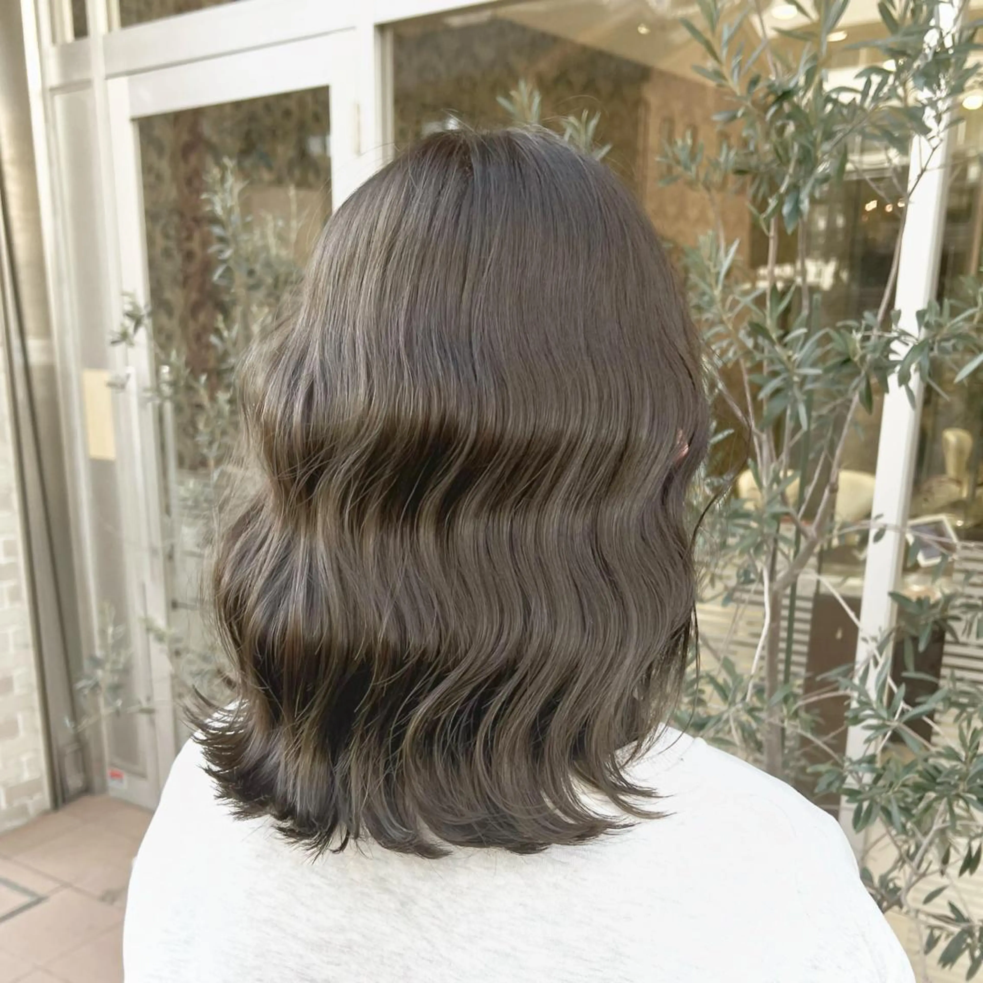 ミディアム カラー 美髪矯正/髪質改善 /透明感ある艶カラーのヘアスタイル