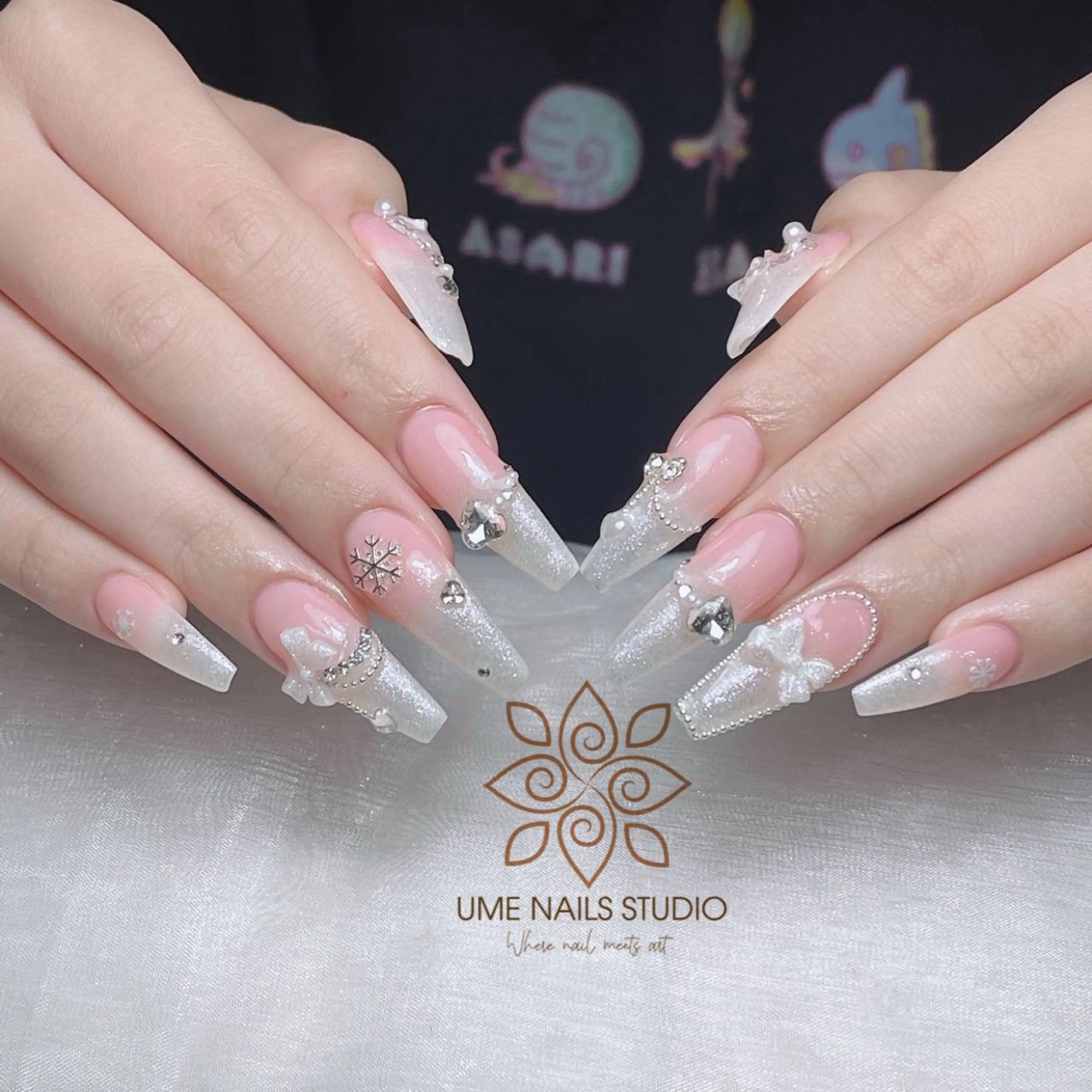 ネイル チークネイル クリアネイル ガーリー キラキラネイル 韓国ネイル Ume Nail Studioのネイルデザイン