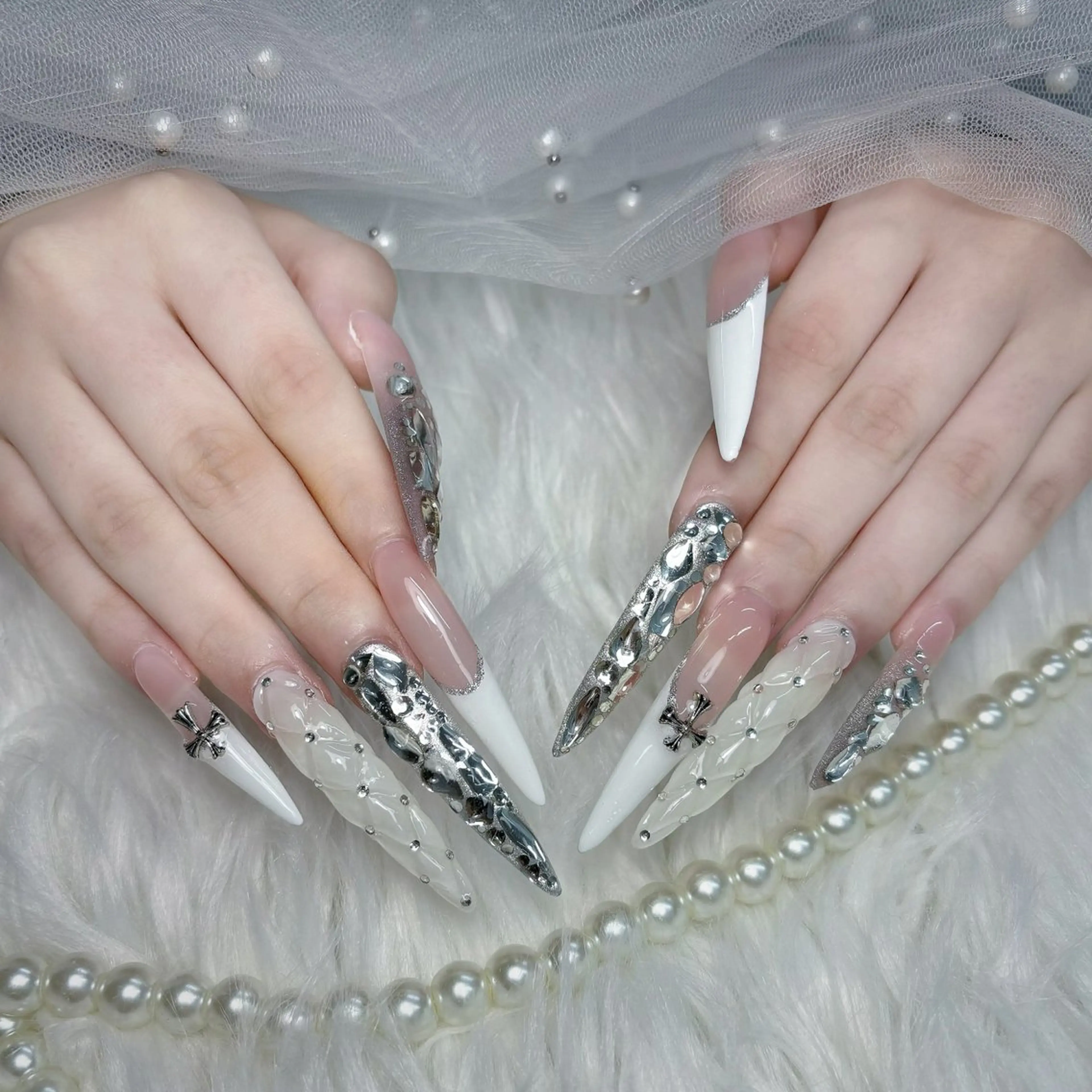 ネイル オーロラネイル ボルドー ブラウン ハート ラメ(グリッター) ハンドネイル ハンドケア Nova Nailのネイルデザイン