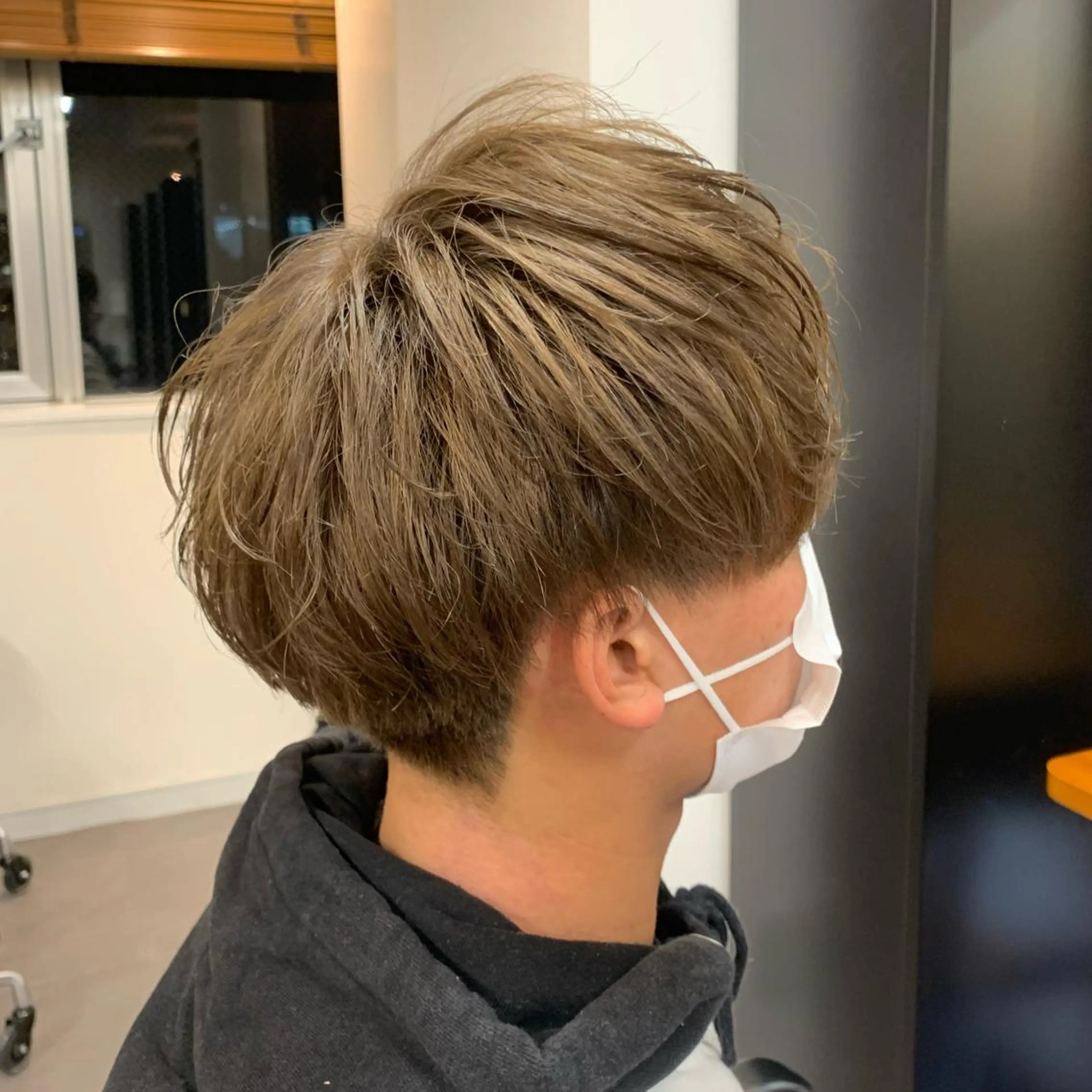 ショート カラー メンズ メンズブリーチ ベージュカラー ブリーチ カット ヘアカラー メンズ特化美容師/ 藤戸 椋のヘアスタイル