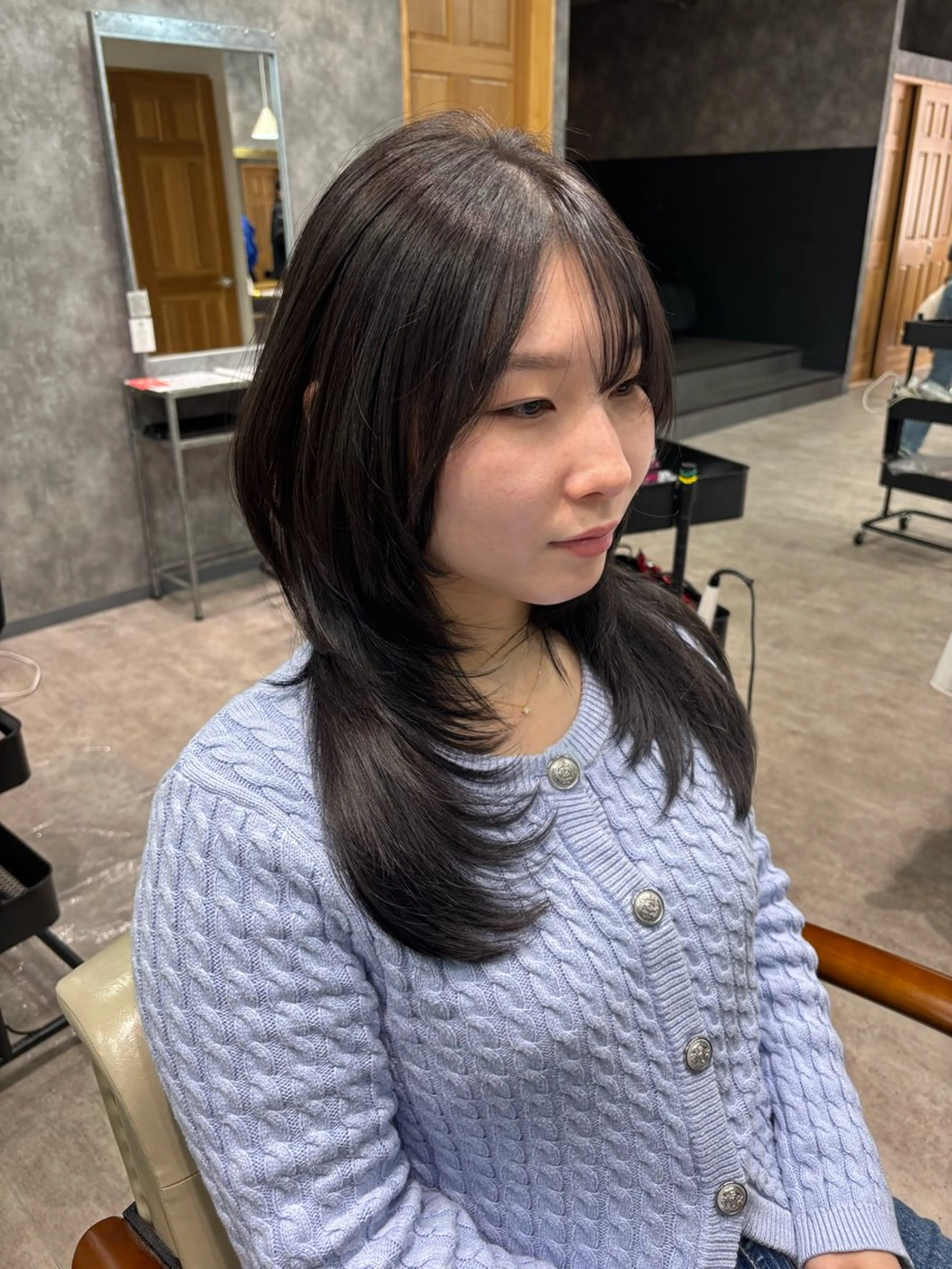 セミロング カット MIHO 海外風レイヤーのヘアスタイル