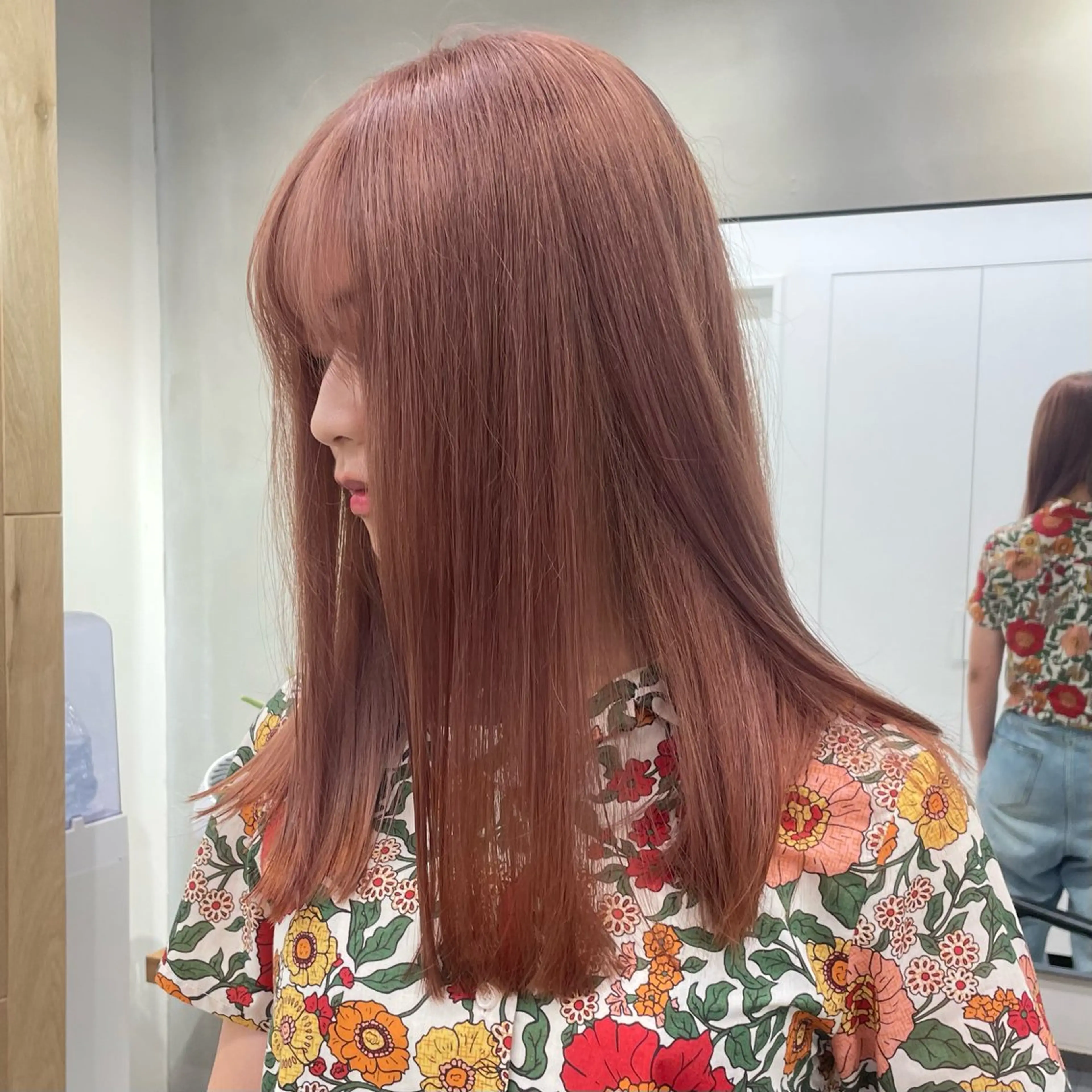 セミロング 盛れる透明感カラー・ momokaのヘアスタイル