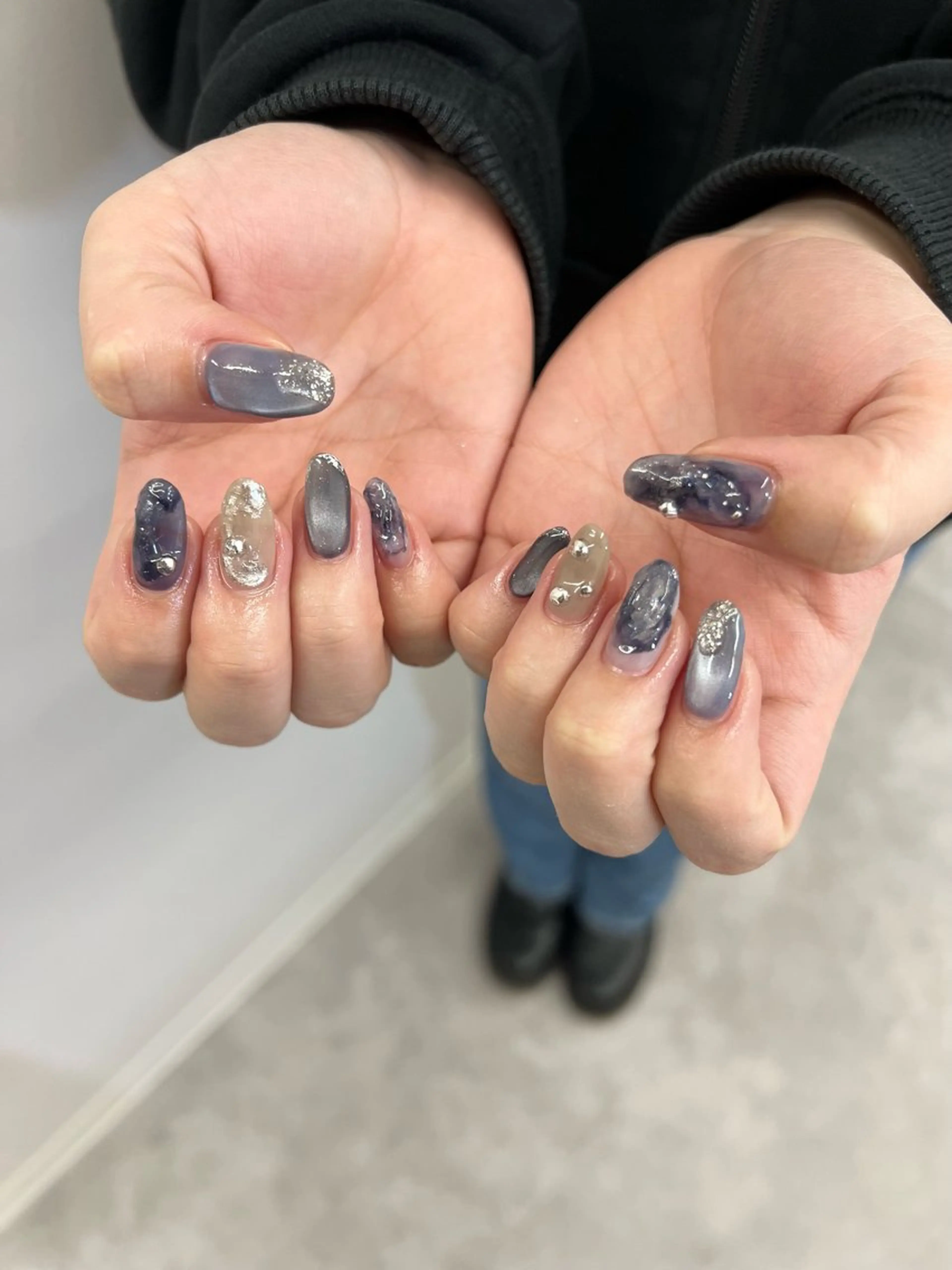 ネイル ジェルネイル 韓国ネイル マグネットネイル ネイビー ニュアンスネイル ハンドネイル ハンドケア Bana_ Nailのネイルデザイン