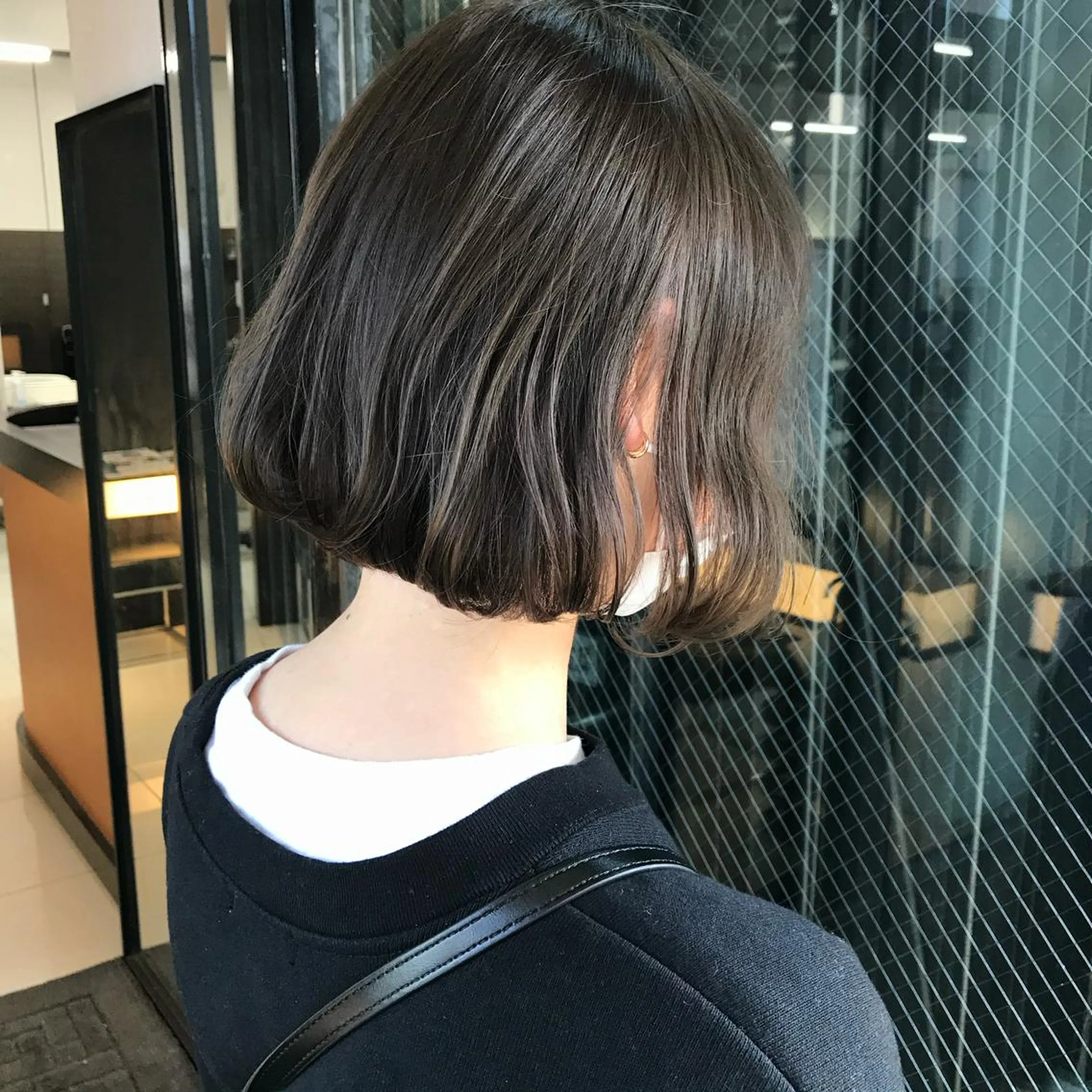 ショート カラー ベージュカラー ブリーチ 透明感カラー オリーブベージュ ヘアカラー トリートメント ハタケヤマヨシキ ／BOOTHのヘアスタイル