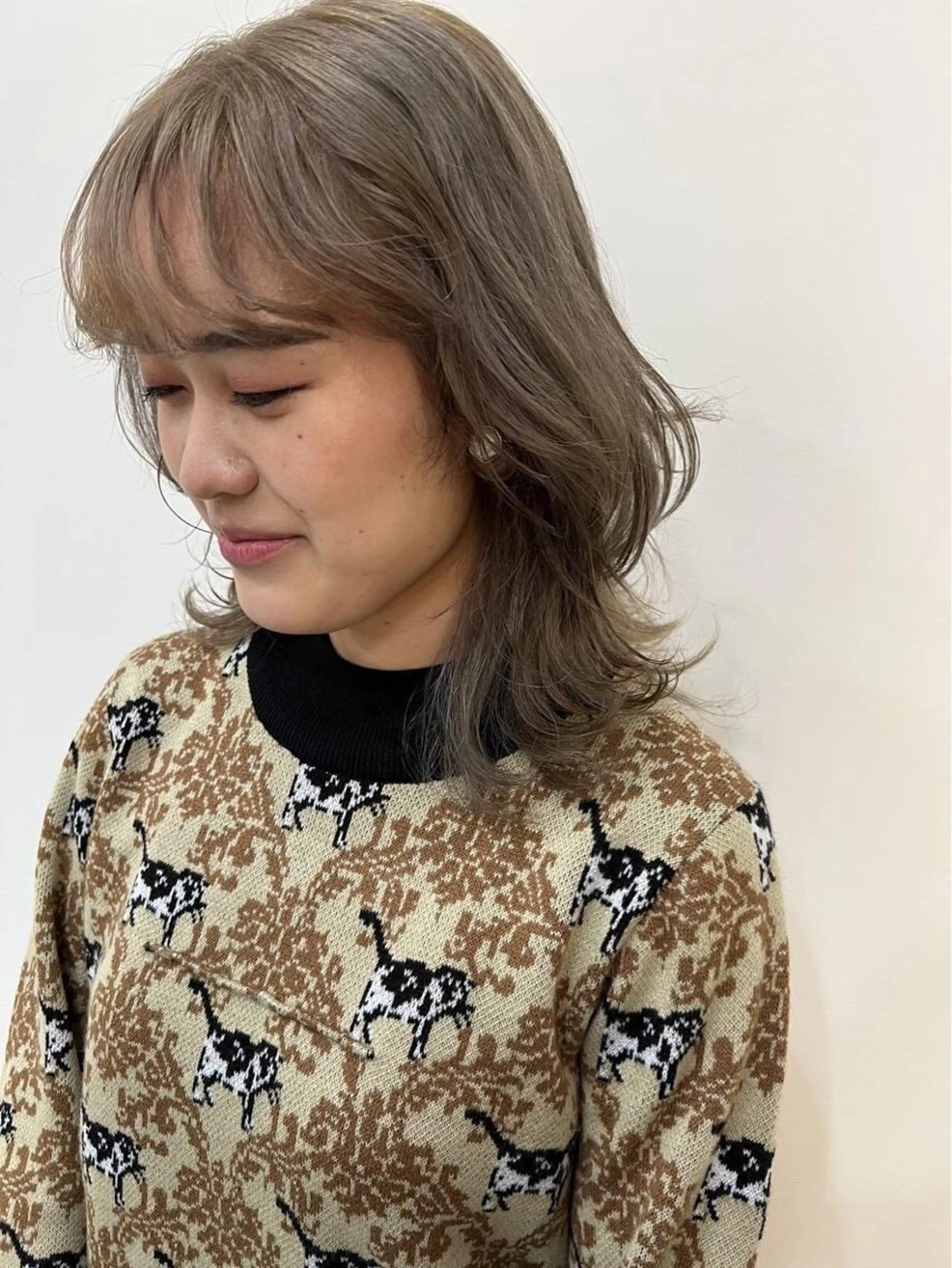 セミロング カラー ブリーチ グレージュ .5 by SOLEIL藤沢店のヘアスタイル