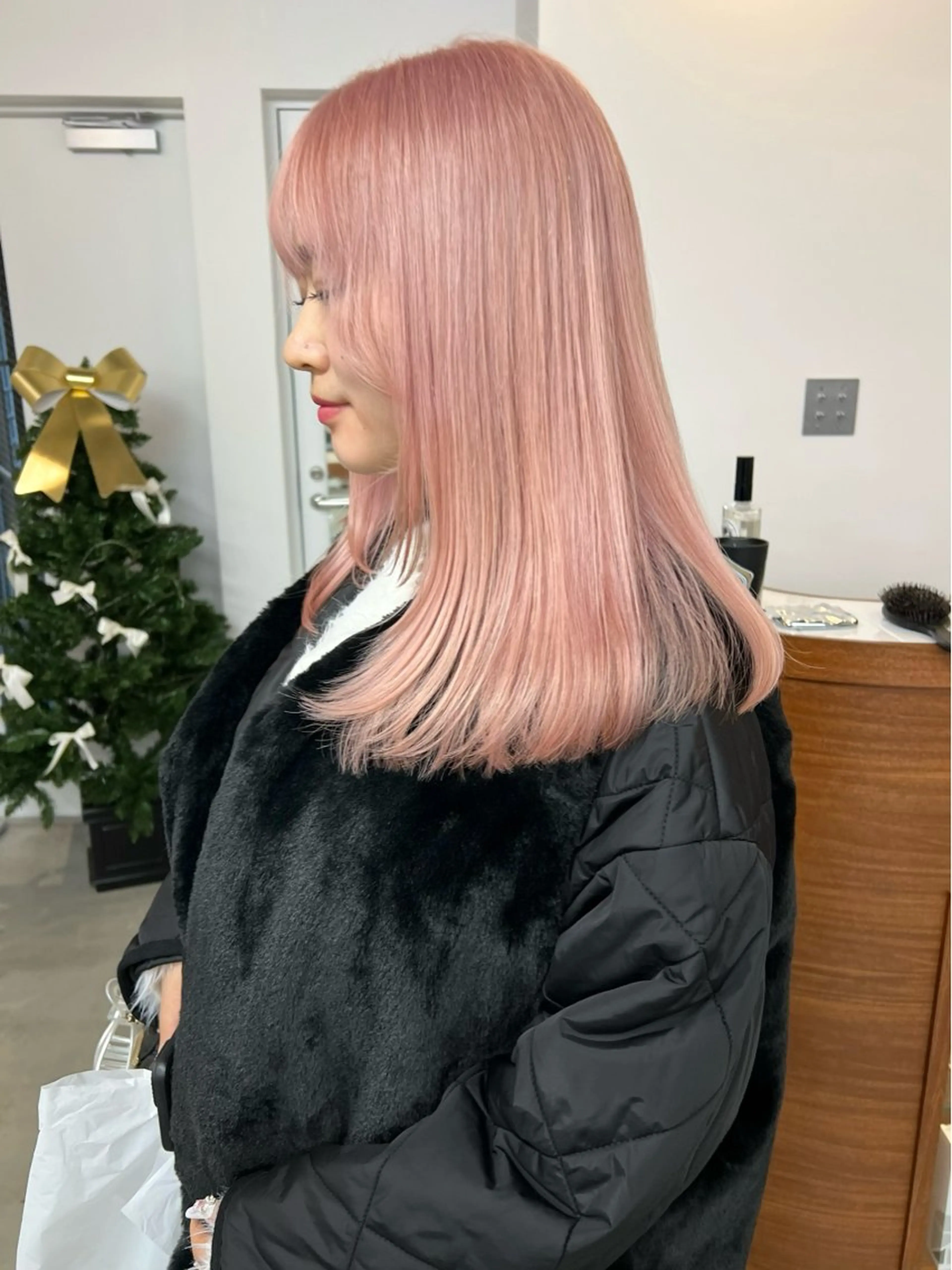 《ホワイトピンク🎀》ダブルカラー＋トリートメント（ブリーチ1回​〜​）の写真