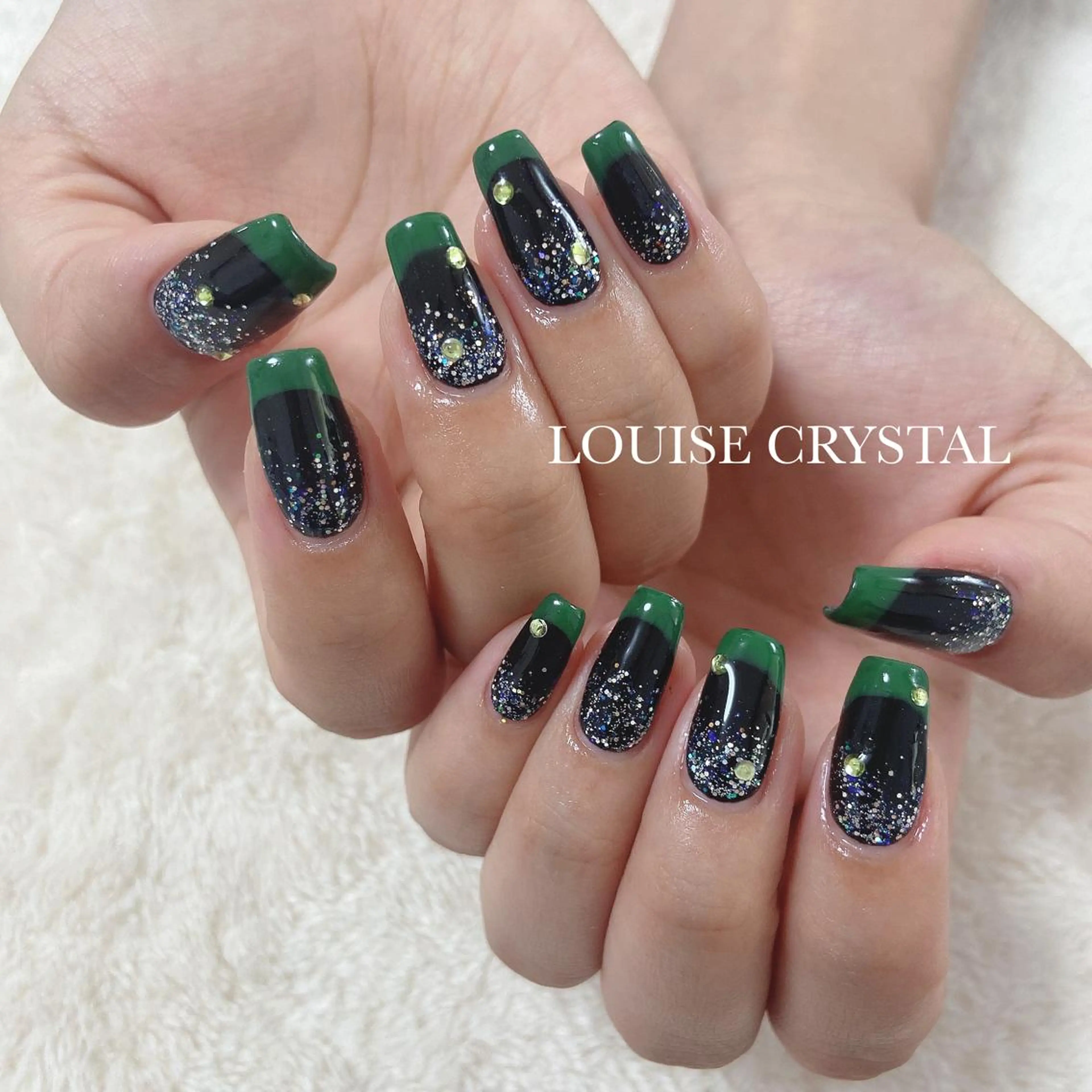 ネイル ハンドネイル LOUISE CRYSTALのネイルデザイン