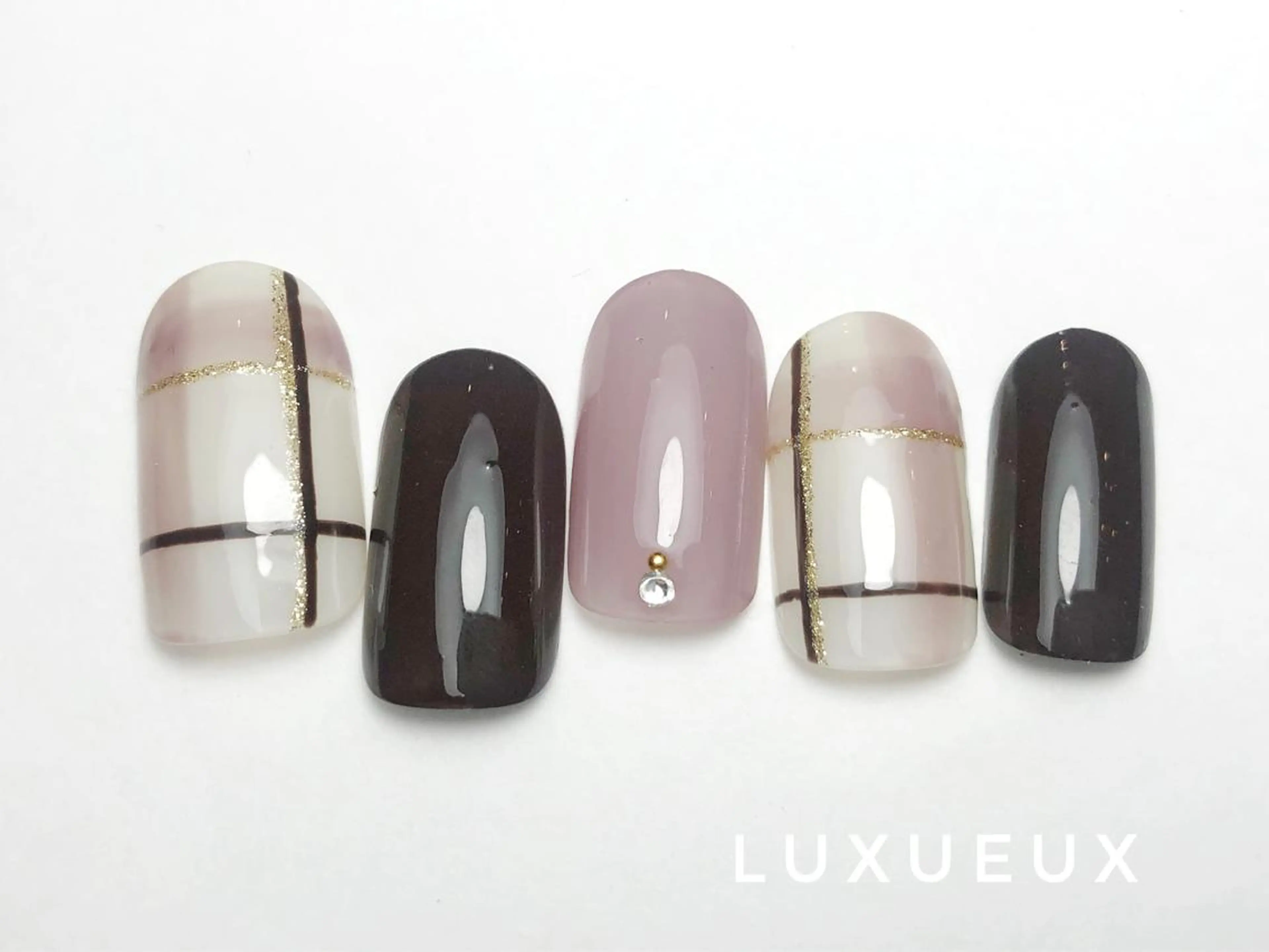ネイル LUXUEUX春日店 (ルクソー)のネイルデザイン