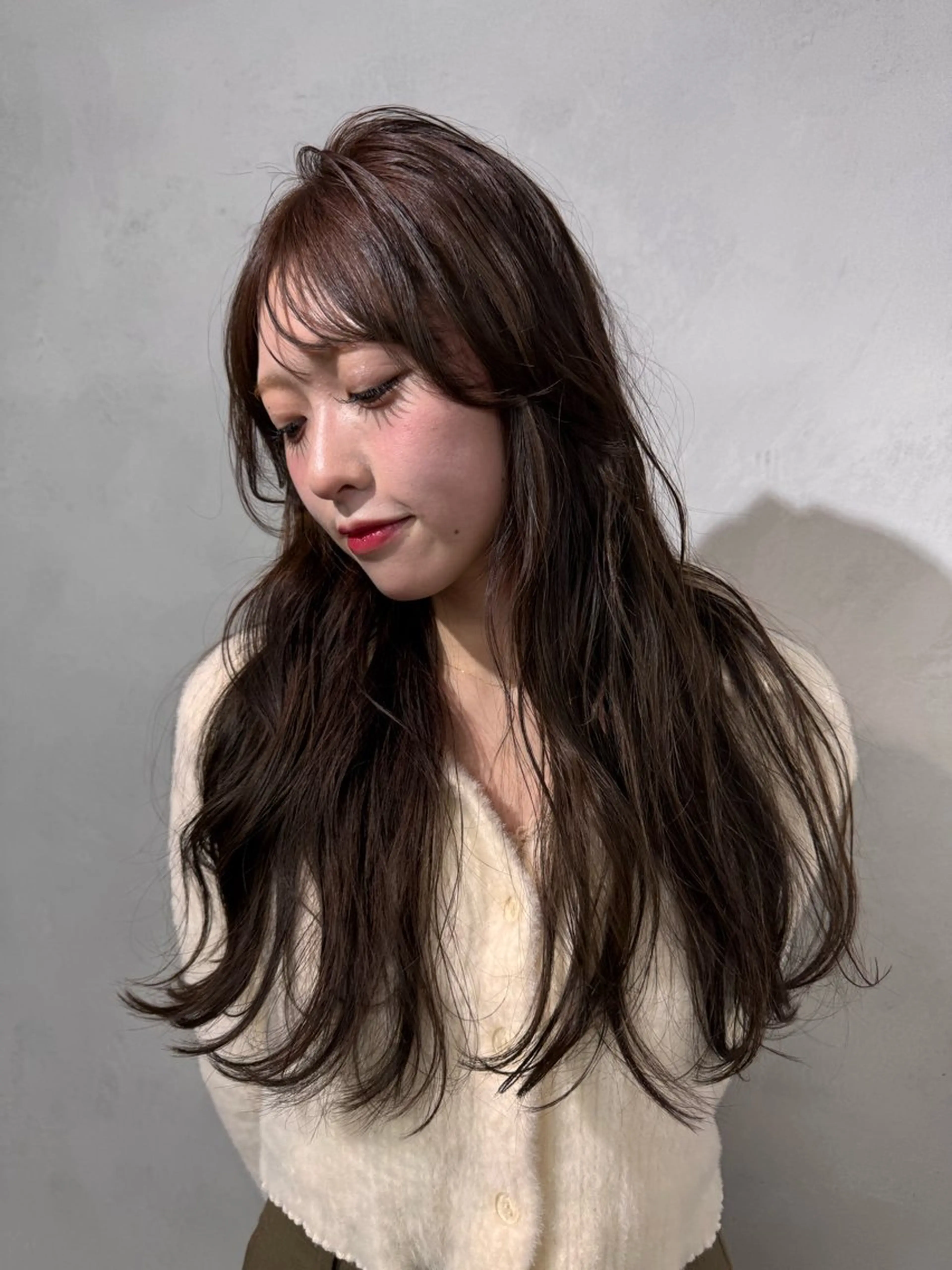 ロング カラー ヘアアレンジ オリーブカラー 顔周りレイヤー /kokoro🦮のヘアスタイル