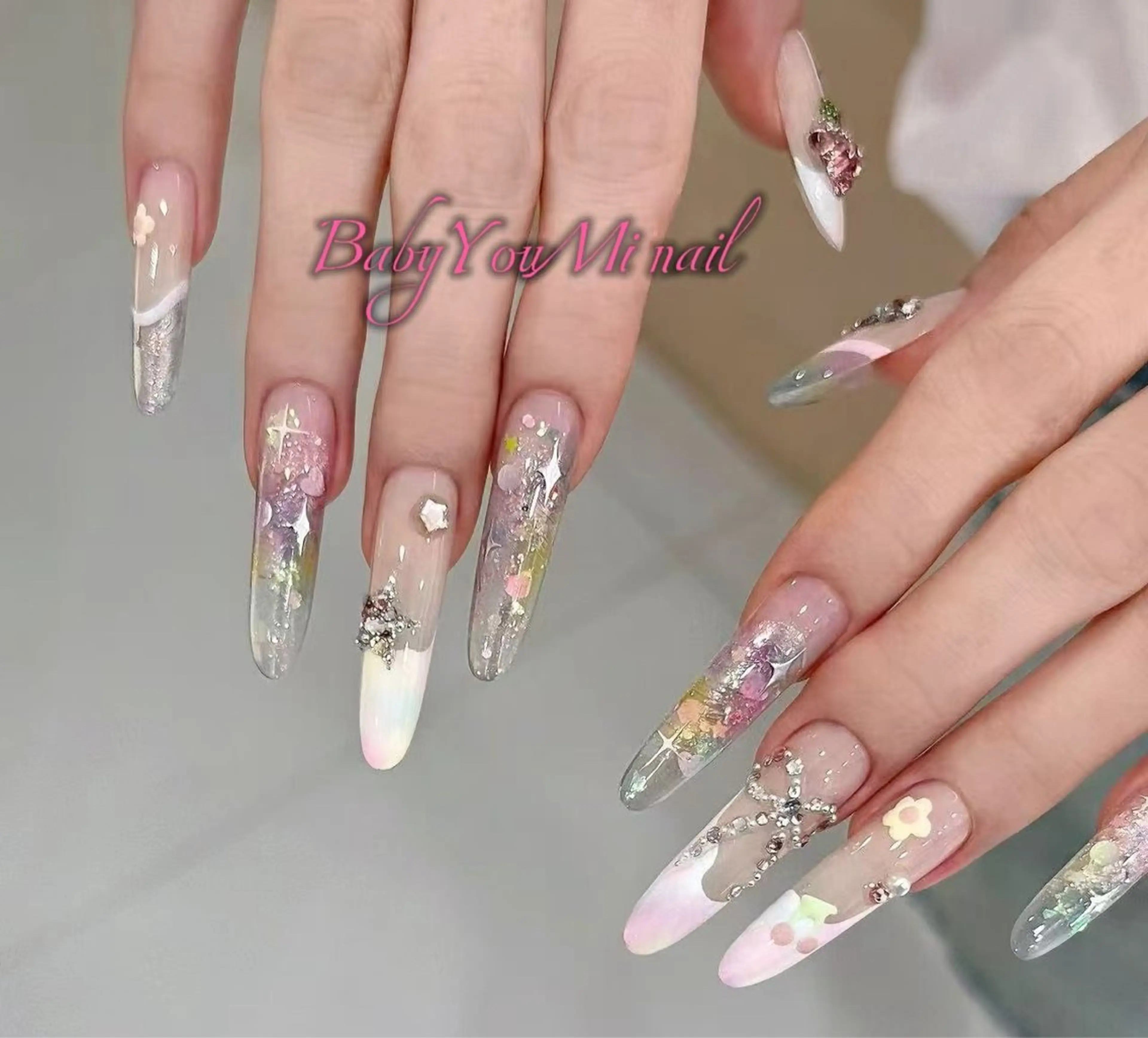 ネイル オーロラネイル フラワーネイル フットネイル フレンチネイル ジェルネイル ハンドネイル BabyYouMi nailのネイルデザイン