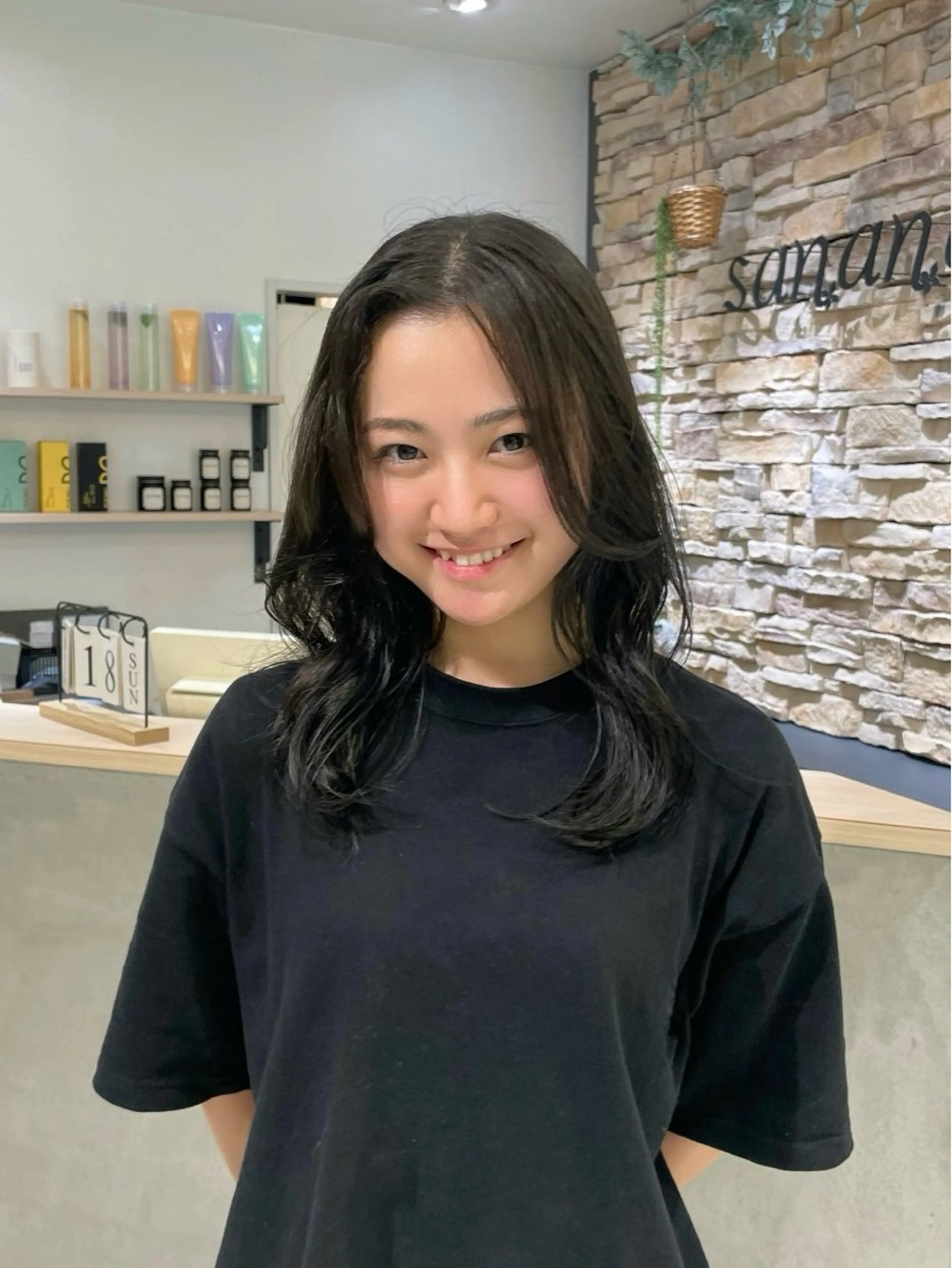 ロング 秋山 智香のヘアスタイル