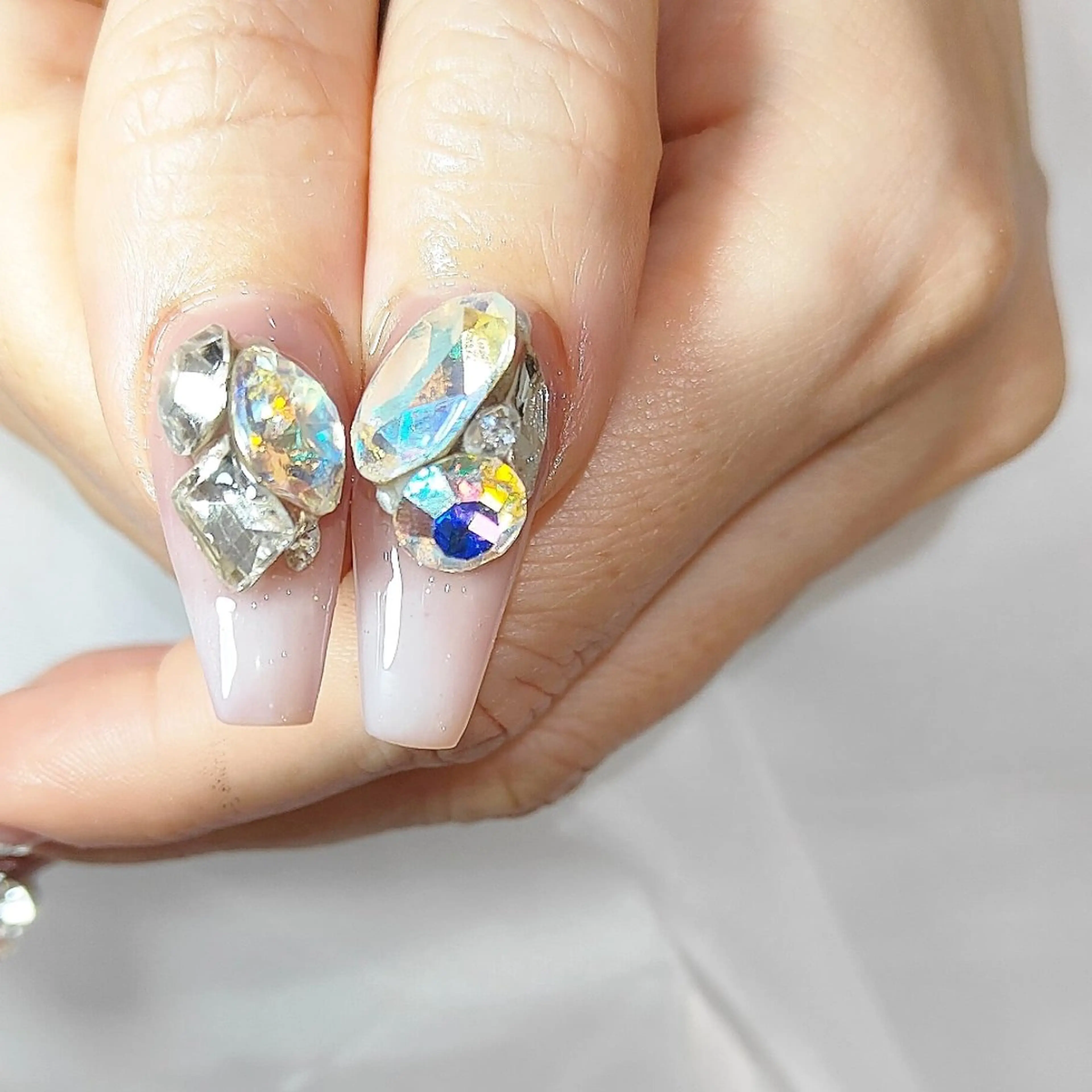 ネイル キラキラネイル ストーンネイル nefureru nailsalonのネイルデザイン