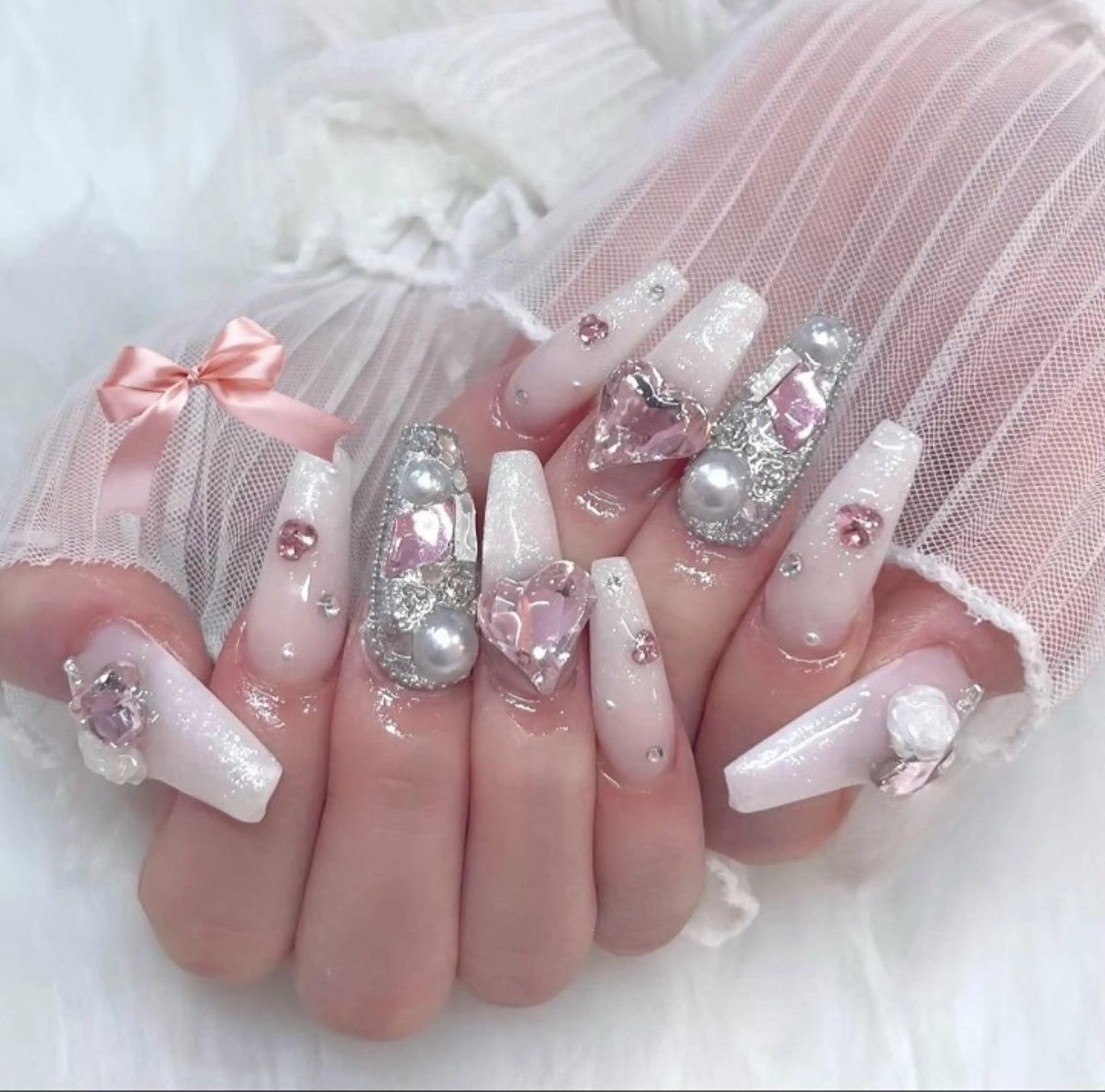 カラー グラデーションカラー ピンクカラー ハンドネイル AIN Nailのネイルデザイン
