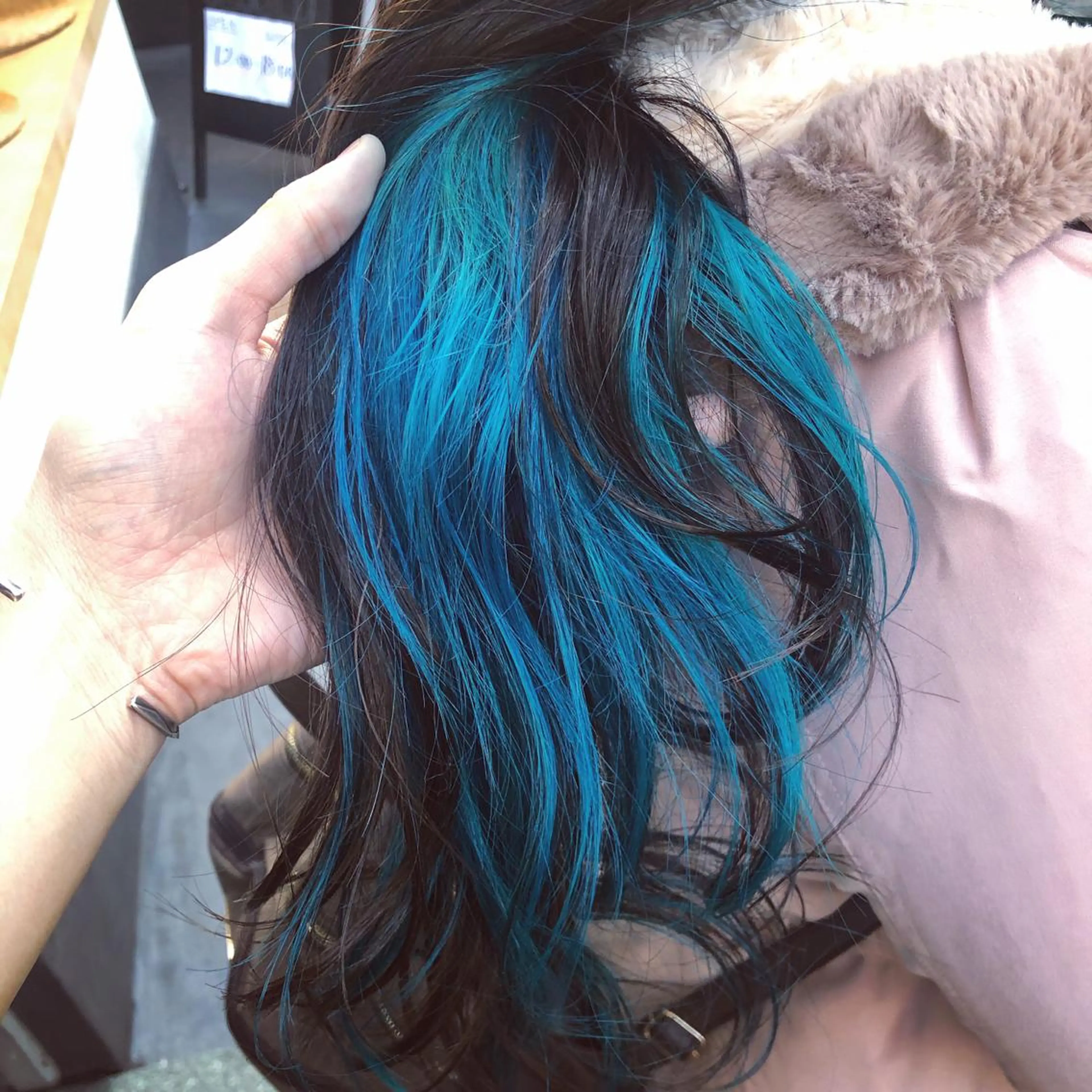 ロング カラー アッシュ バレイヤージュ ミストバング ベージュカラー ブリーチ カット ヘアカラー トリートメント 原宿サロン代表 デザインカラー伊藤卓のヘアスタイル