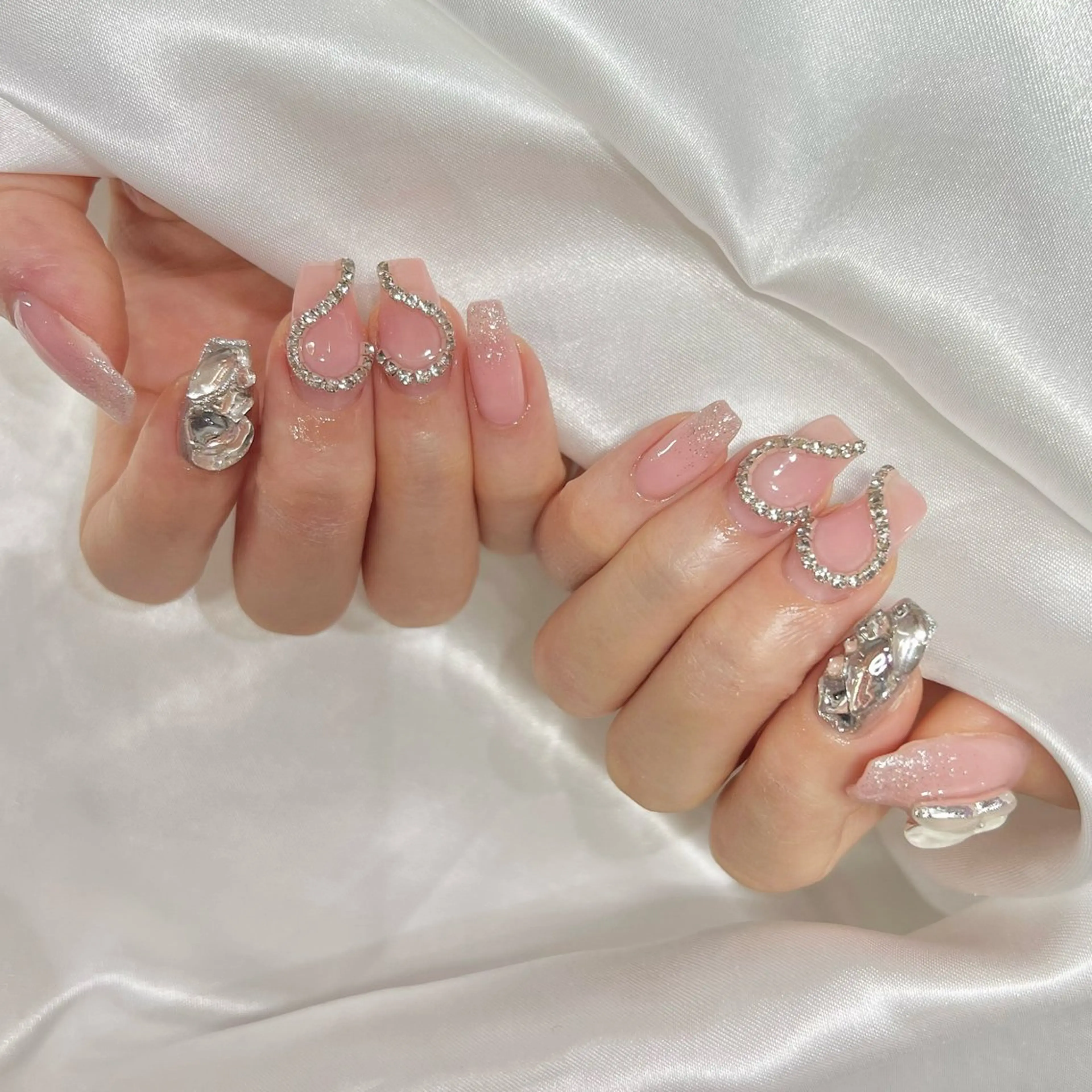 ネイル ちゅるんネイル🪄 耳ツボジュエリー🔗のネイルデザイン