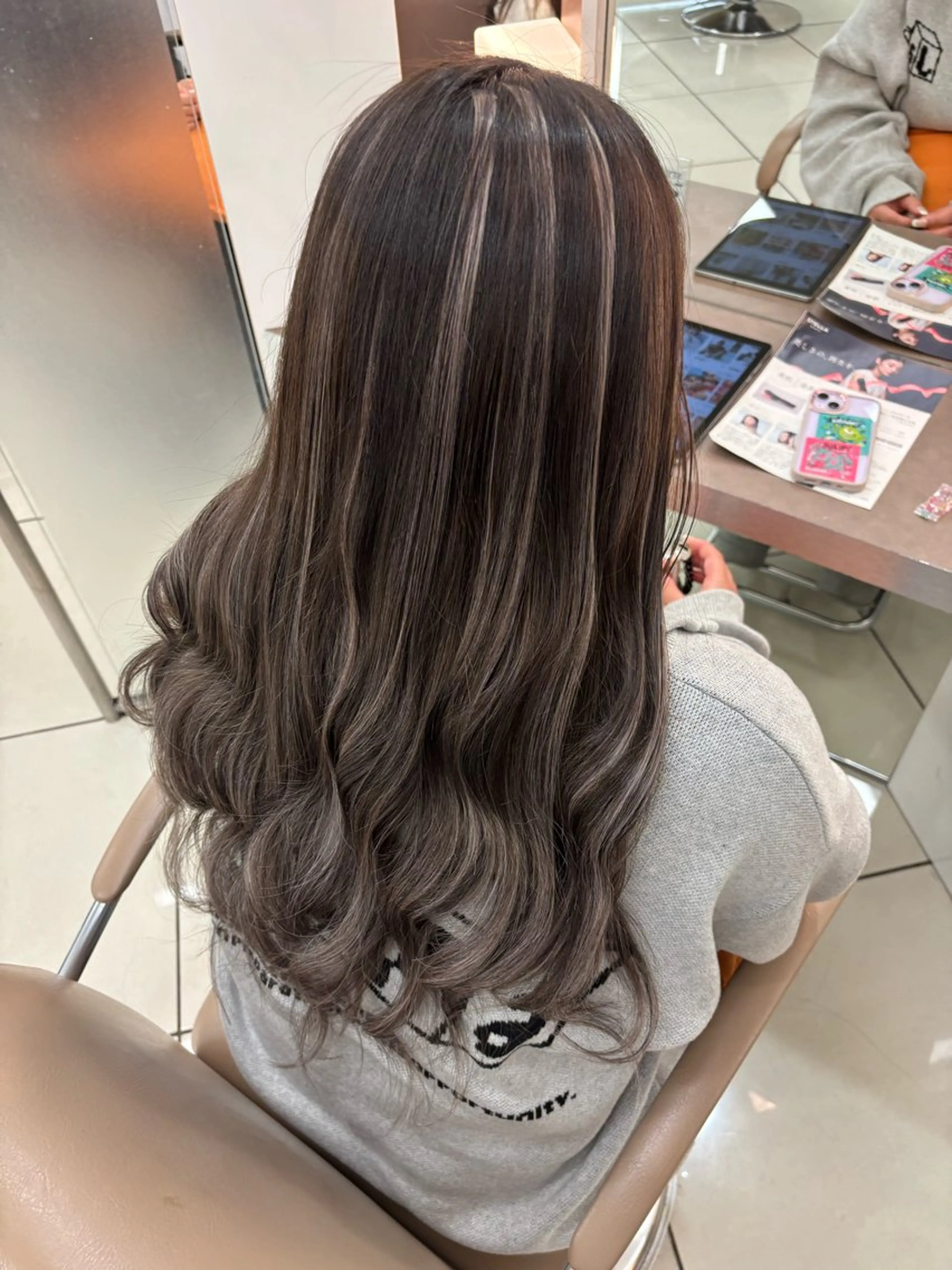 ロング カラー 羽エクステ/シール エクステ/横浜駅5分のヘアスタイル