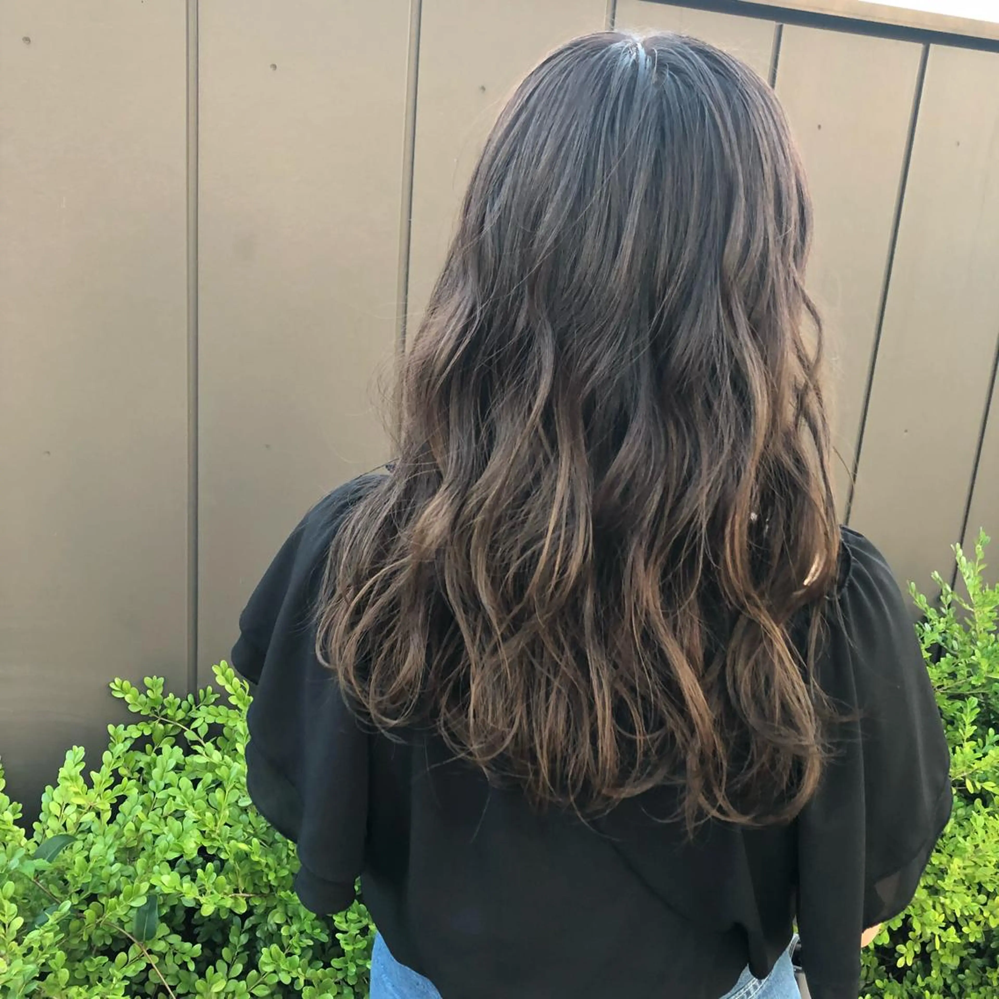 ロング カラー MIOベージュカラー 柔らかいカラーのヘアスタイル