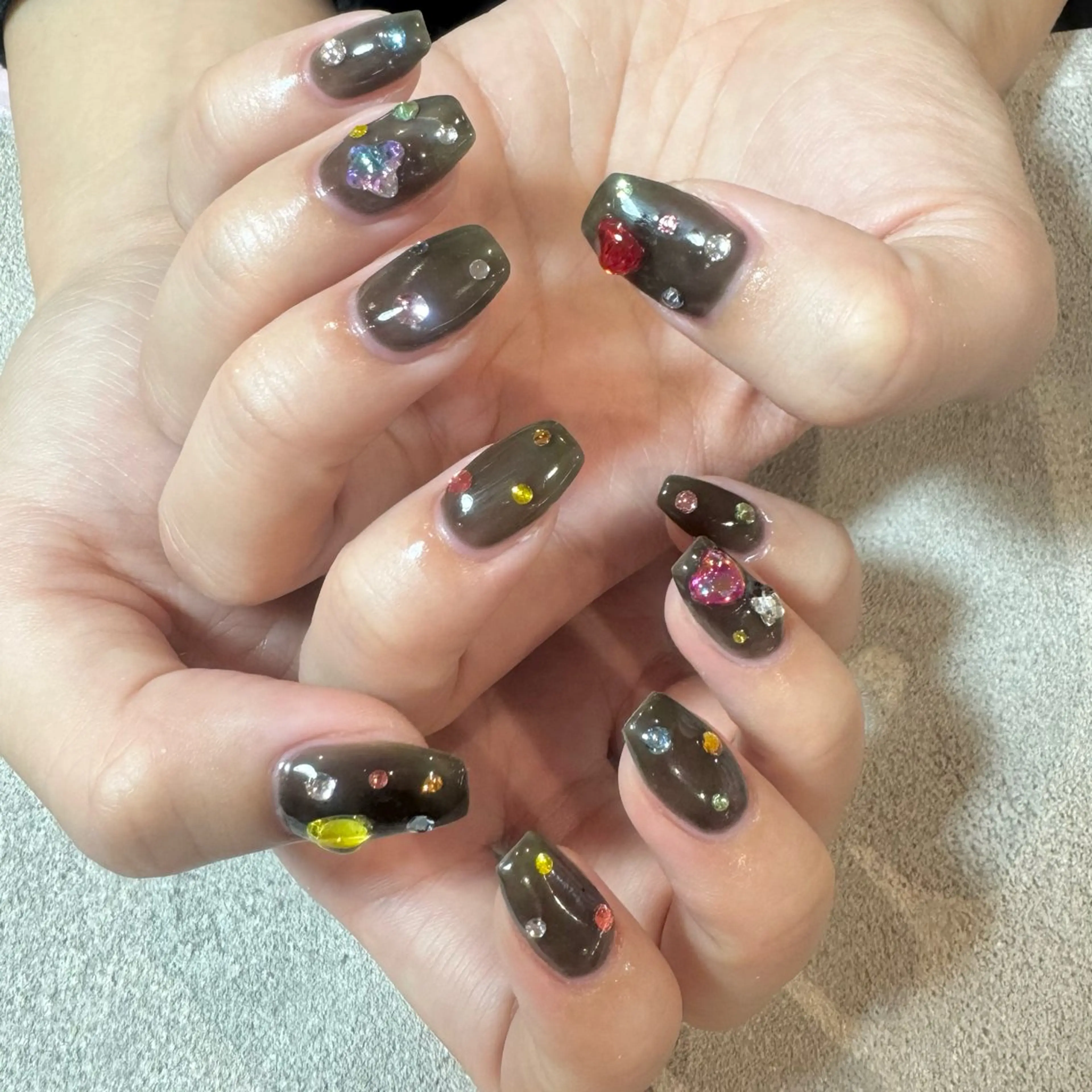 ネイル yuri 🌈のネイルデザイン