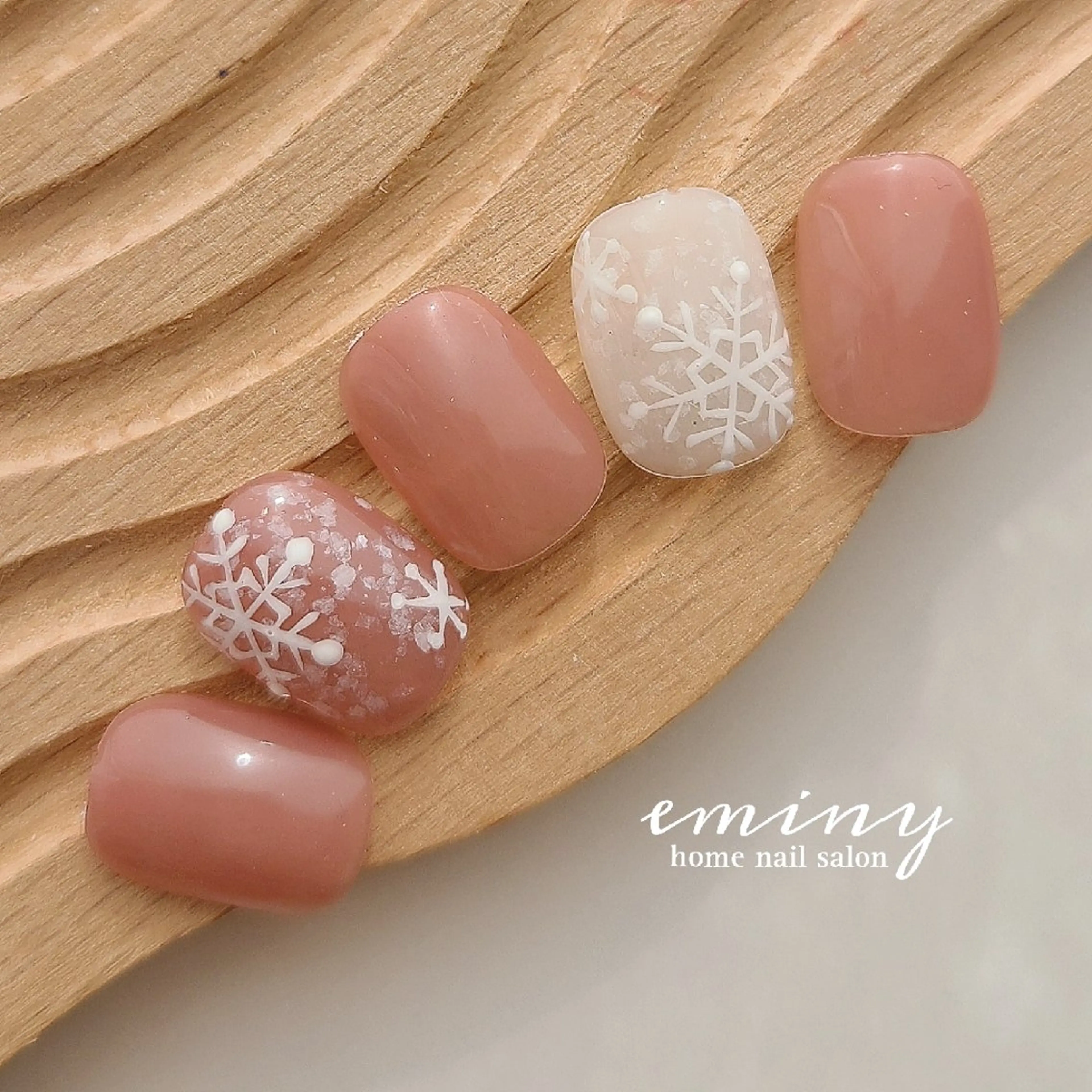 ネイル オフィスネイル 冬ネイル クリスマス ハンドネイル nail salon  eminyのネイルデザイン